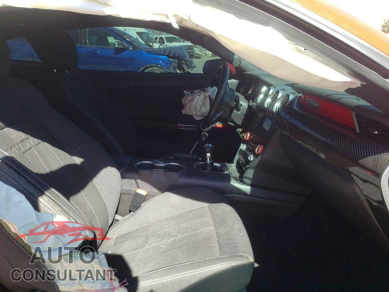 FORD MUSTANG 2019 - 1FA6P8CF9K5175105
