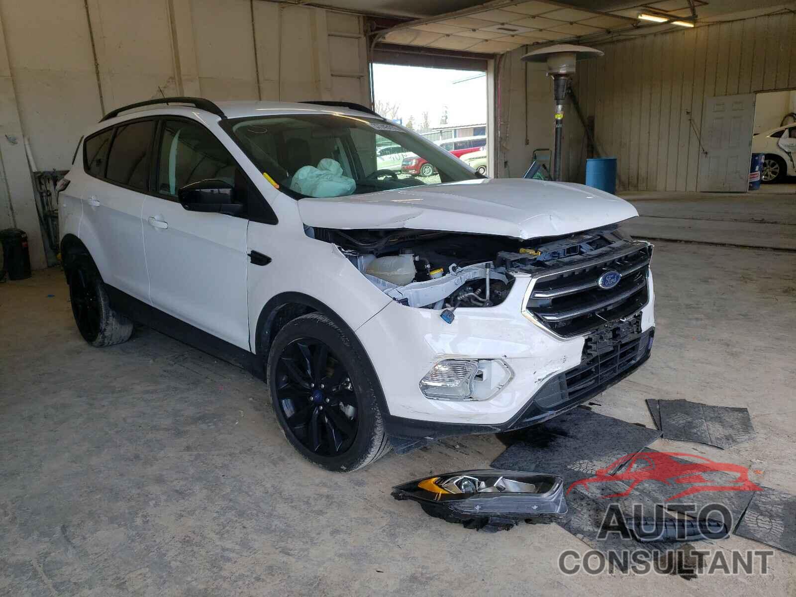 FORD ESCAPE 2018 - 1FMCU9GDXJUD02657