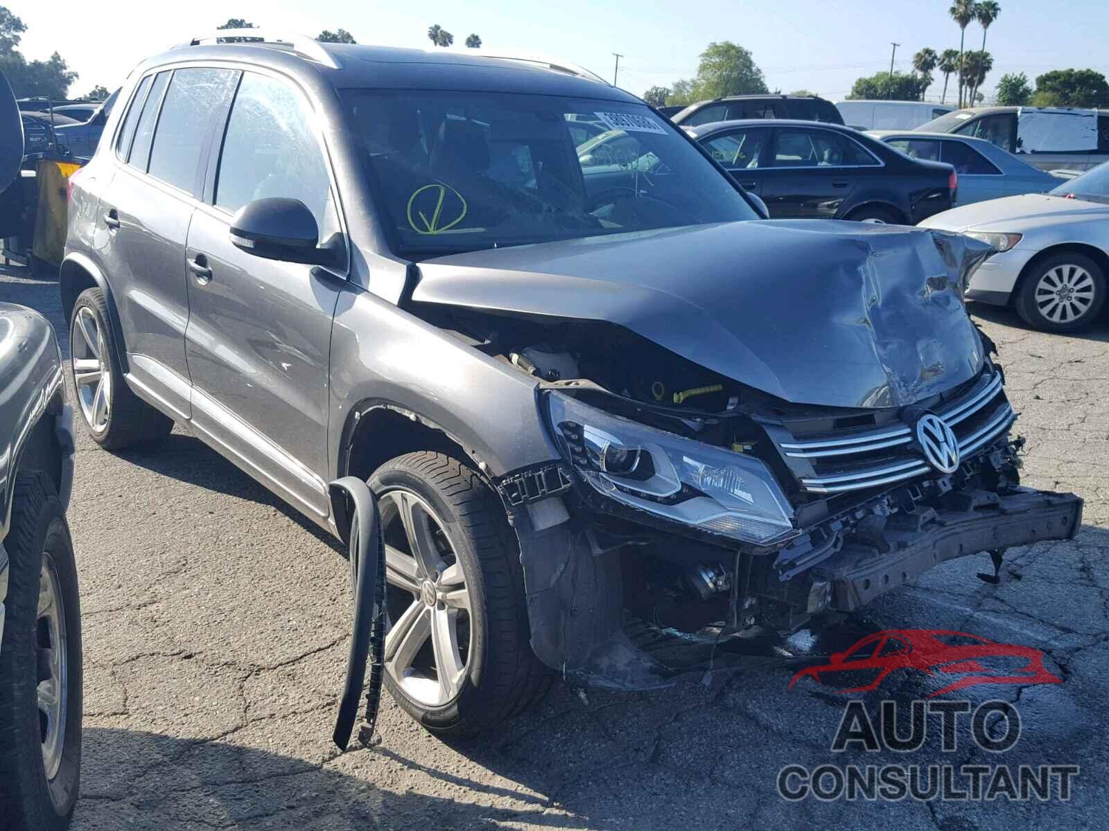 VOLKSWAGEN TIGUAN 2015 - WVGAV7AX0FW008644