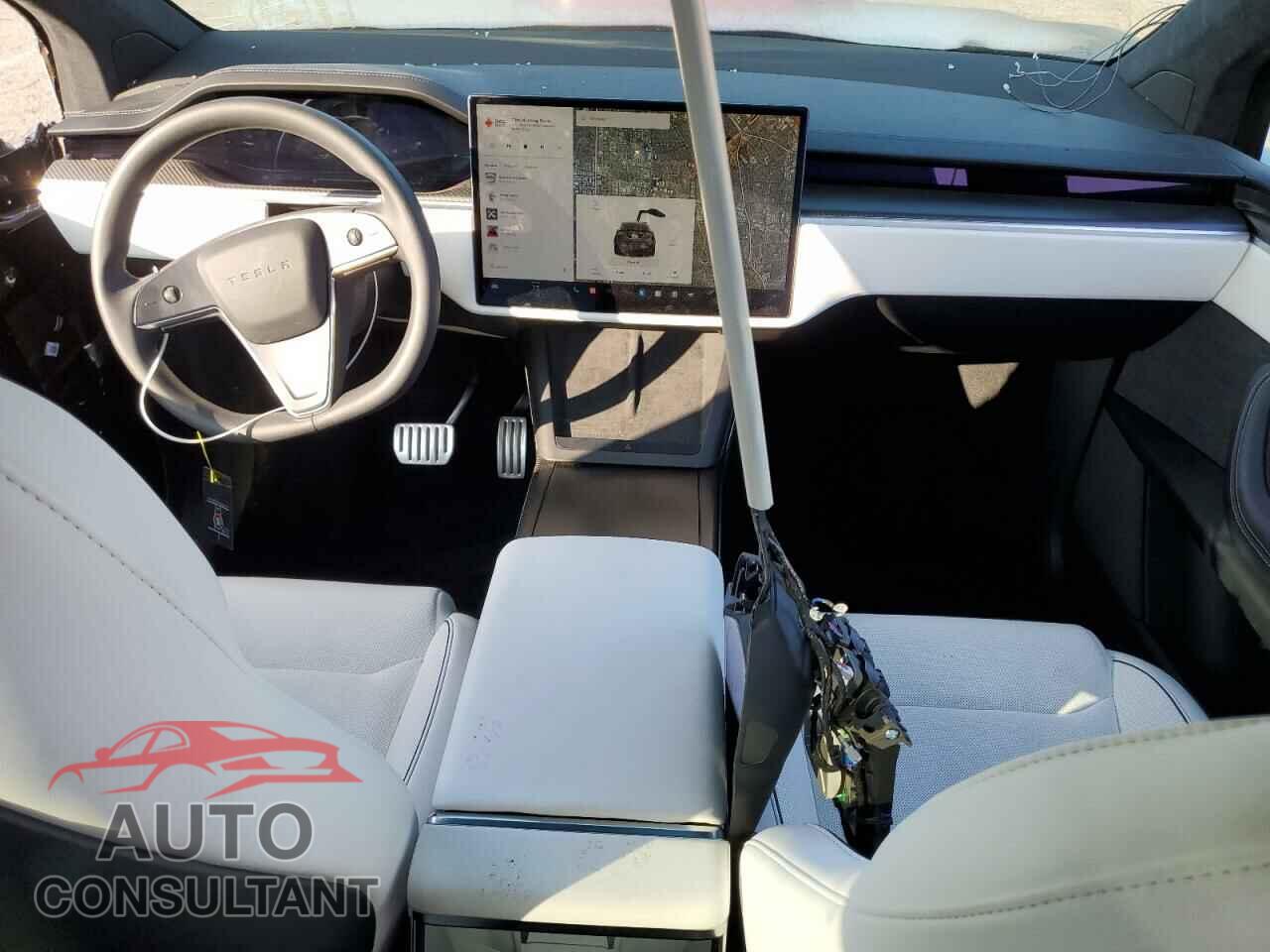 TESLA MODEL X 2023 - 7SAXCBE6XPF384902