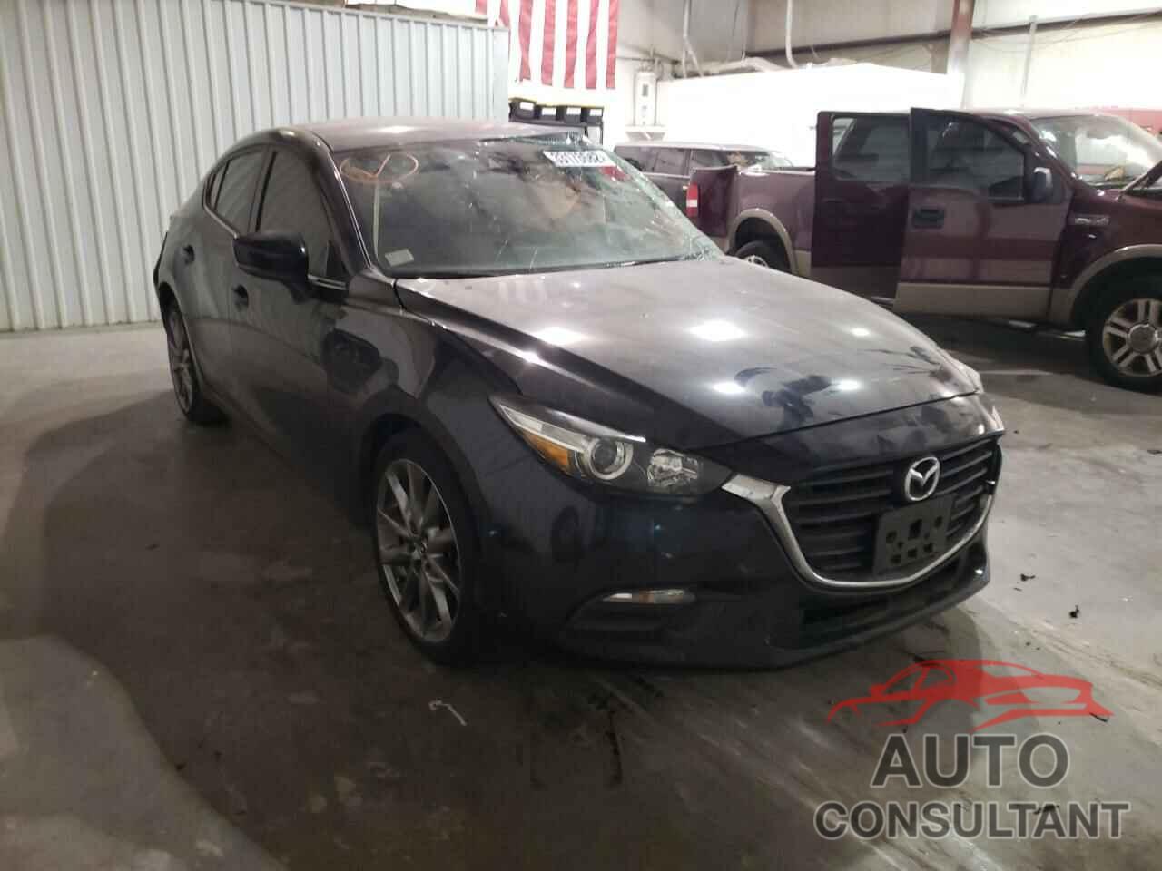 MAZDA 3 2018 - 3MZBN1V37JM197196