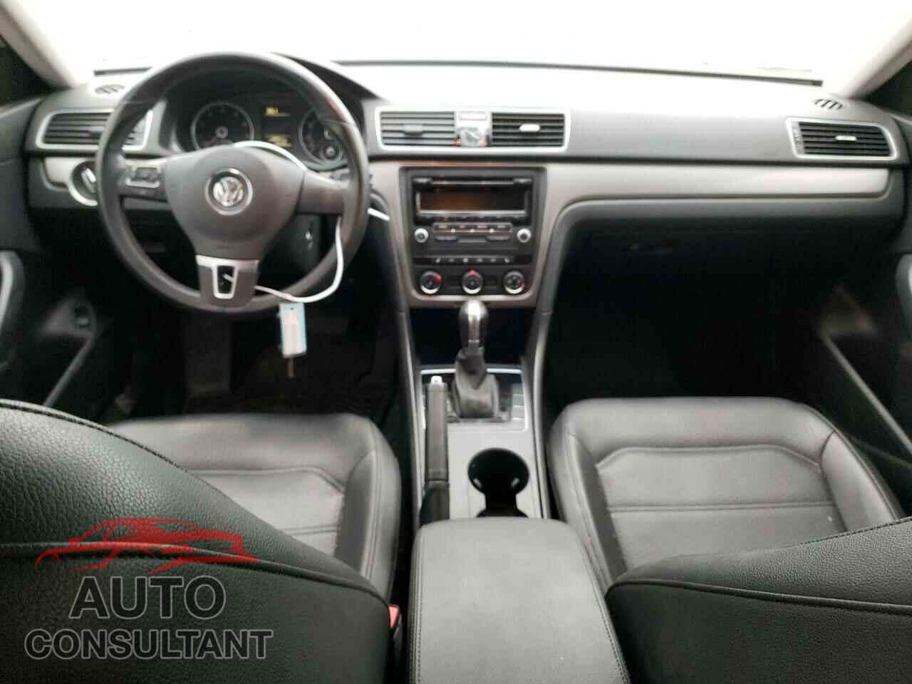 VOLKSWAGEN PASSAT 2015 - 1VWAT7A35FC021881