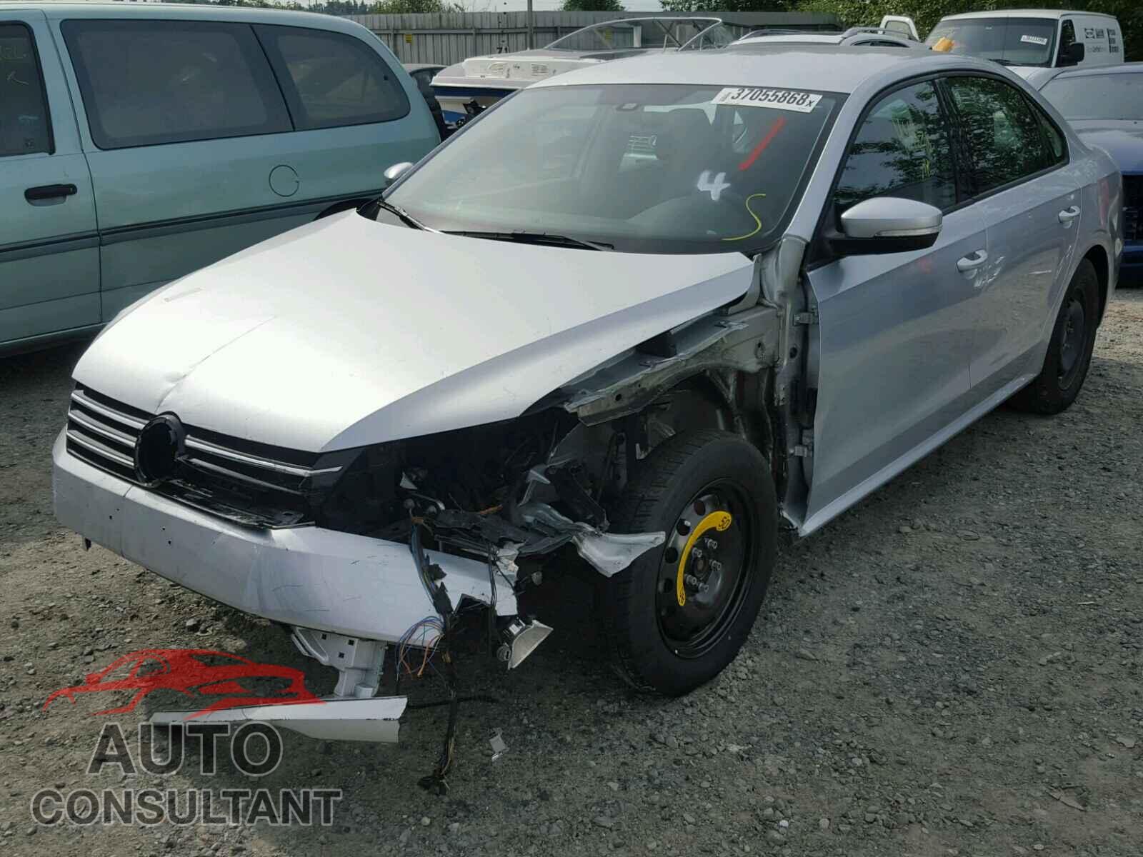 VOLKSWAGEN PASSAT 2015 - 1VWAT7A33FC047766