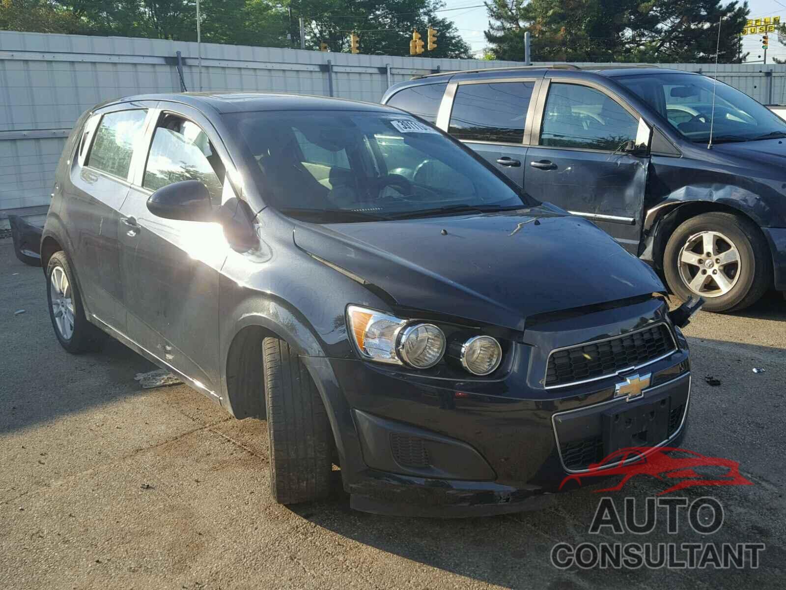 CHEVROLET SONIC 2015 - 1G1JD6SB6F4125668