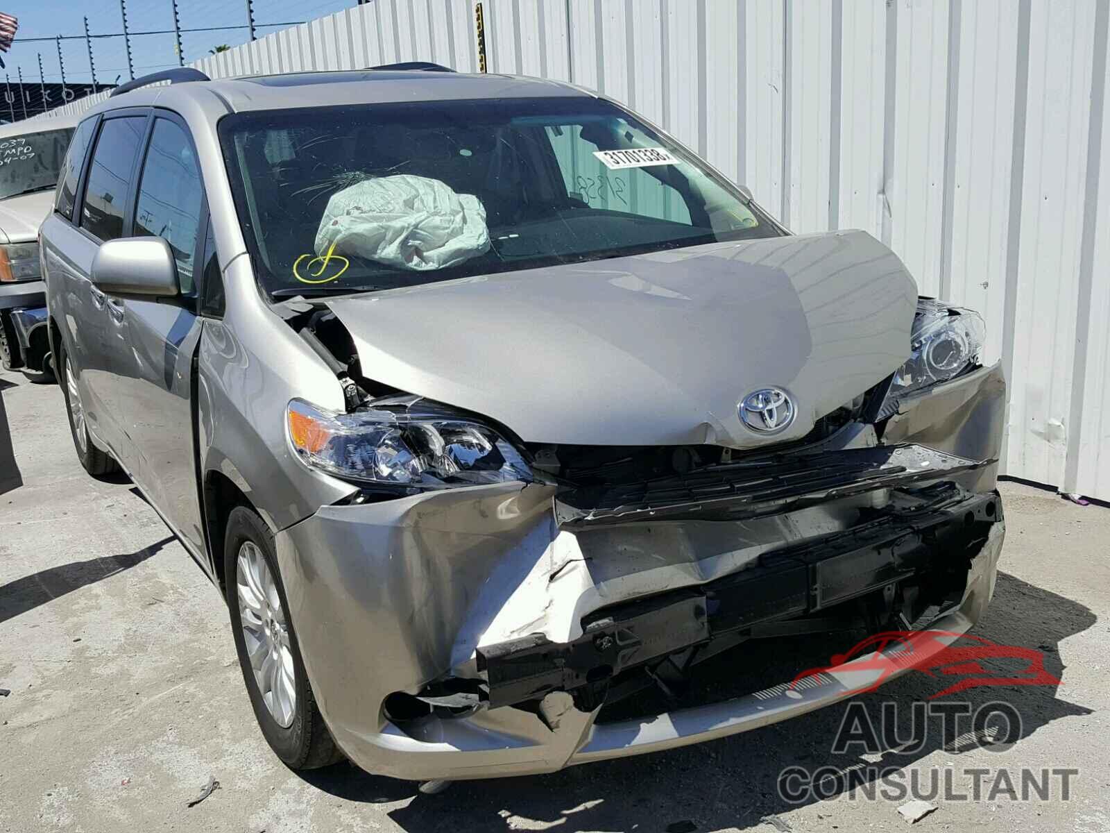 TOYOTA SIENNA 2015 - 5TDYK3DC3FS570258