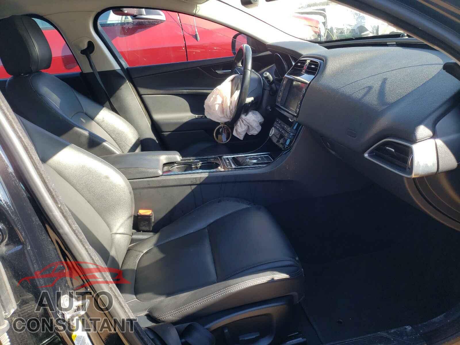 JAGUAR XE 2017 - SAJAR4BG2HA977594