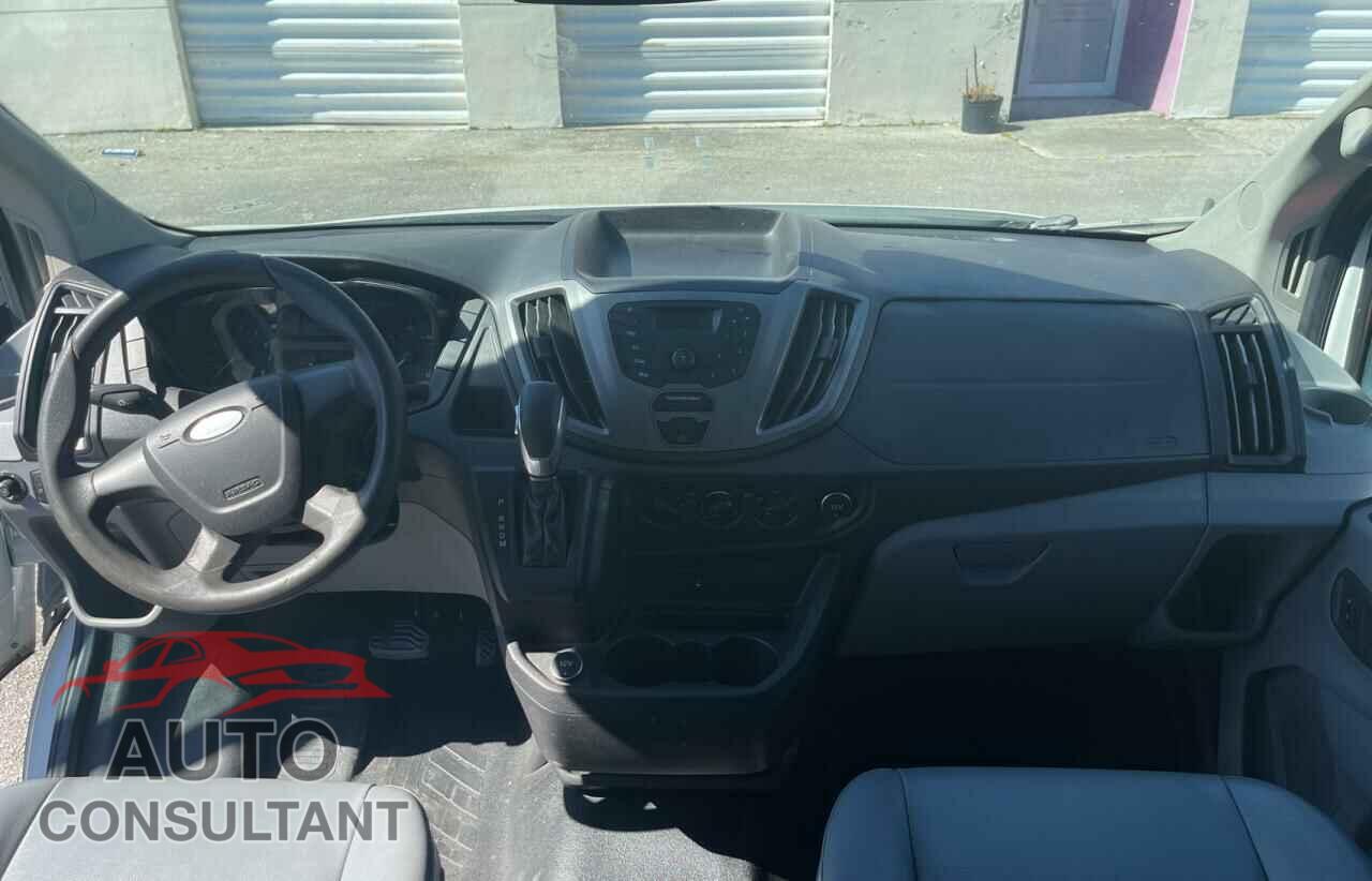 FORD TRANSIT CO 2017 - 1FTYR3XM5HKA72475