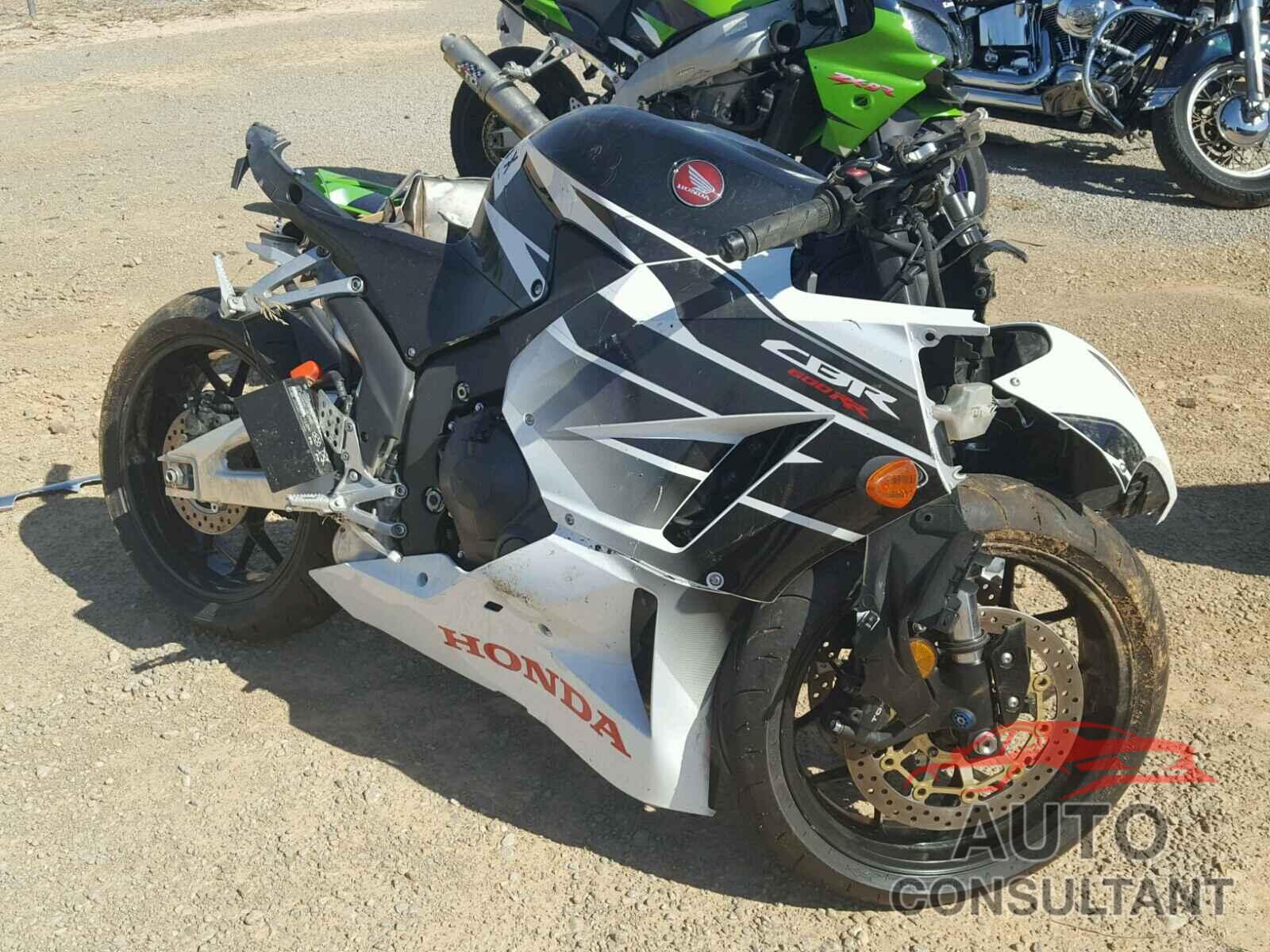 HONDA CBR CYCLE 2016 - JH2PC40J0GK200789