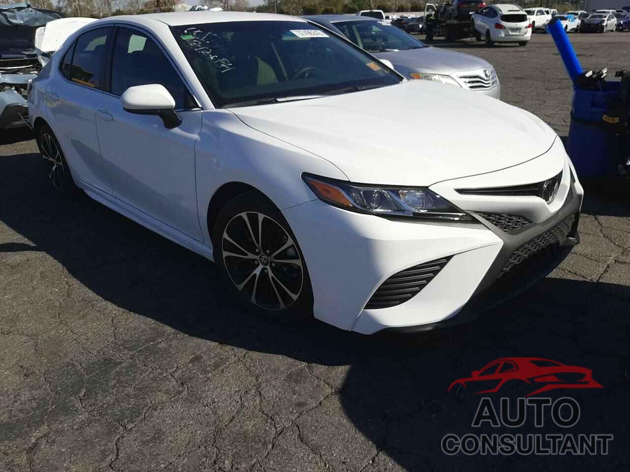 TOYOTA CAMRY 2018 - 4T1B11HK3JU033484