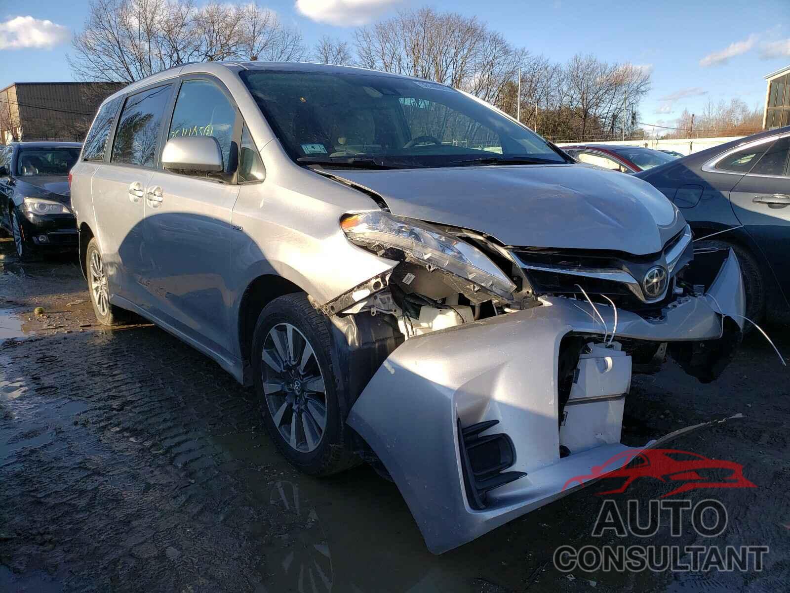 TOYOTA SIENNA 2018 - 5TDJZ3DC0JS197234