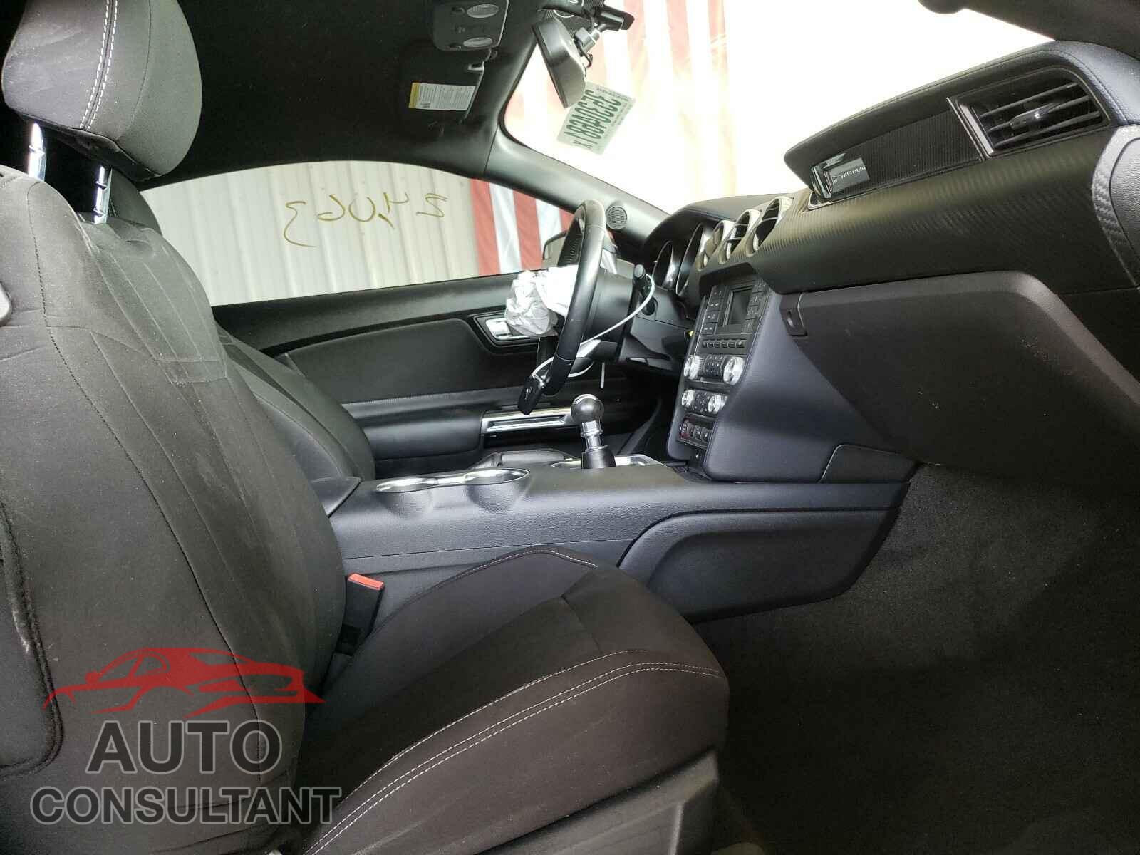 FORD MUSTANG 2018 - 1FA6P8TH9J5162077