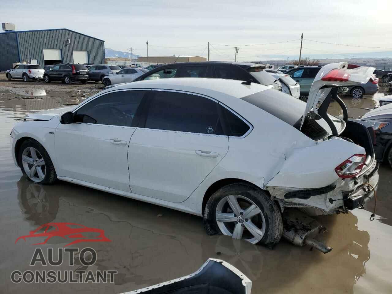 VOLKSWAGEN PASSAT 2015 - 1VWAT7A30FC105655