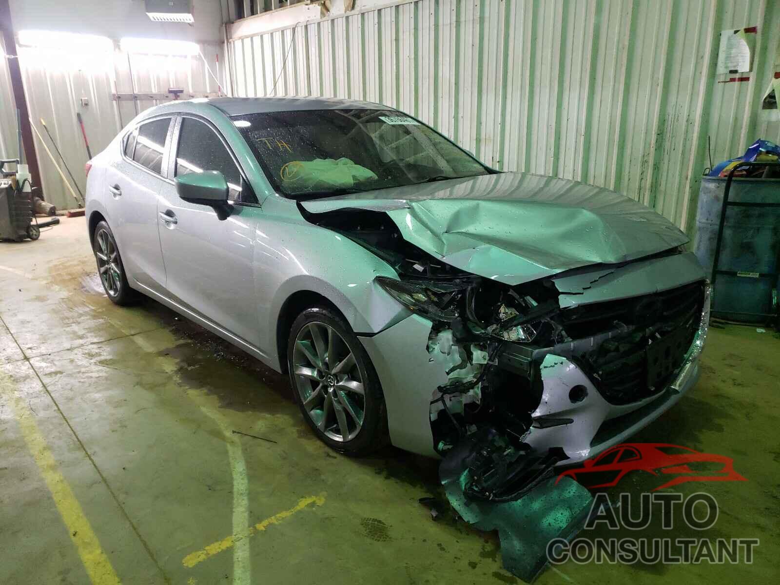 MAZDA 3 2018 - 3MZBN1V37JM179765