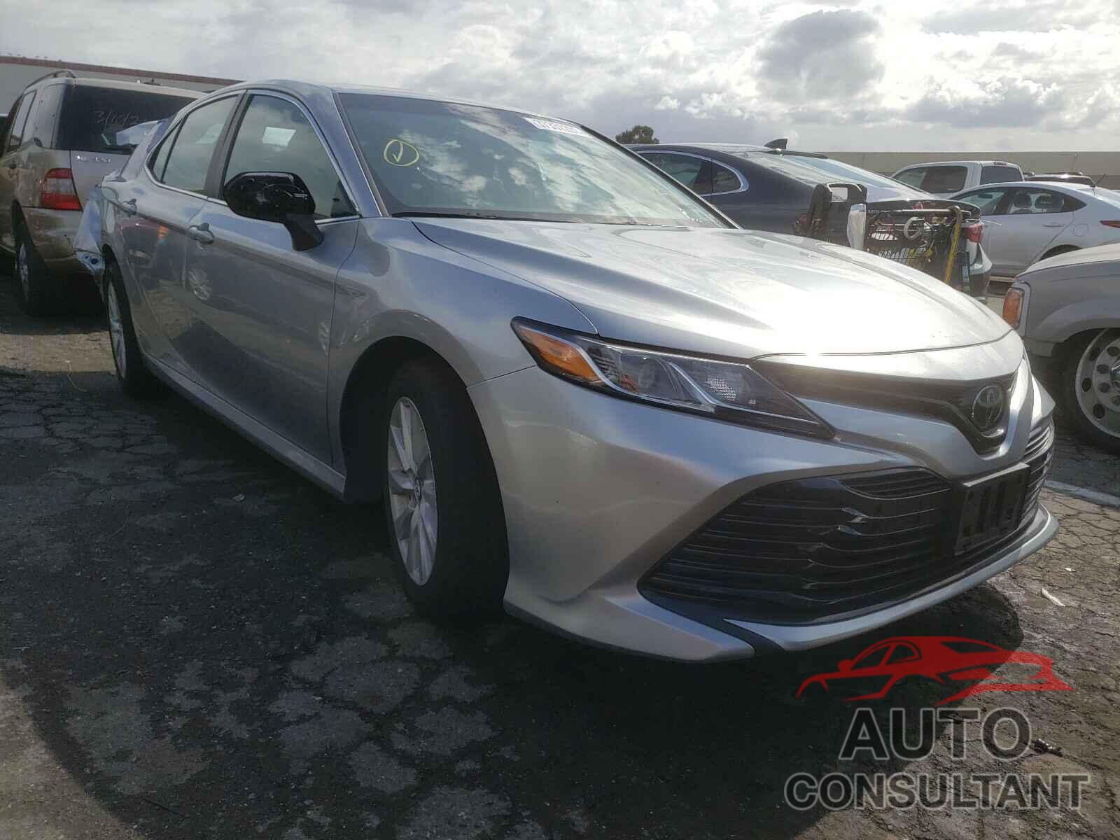 TOYOTA CAMRY 2018 - 4T1B11HK1JU050896