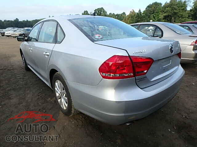 VOLKSWAGEN PASSAT 2015 - 1VWAT7A35FC007575