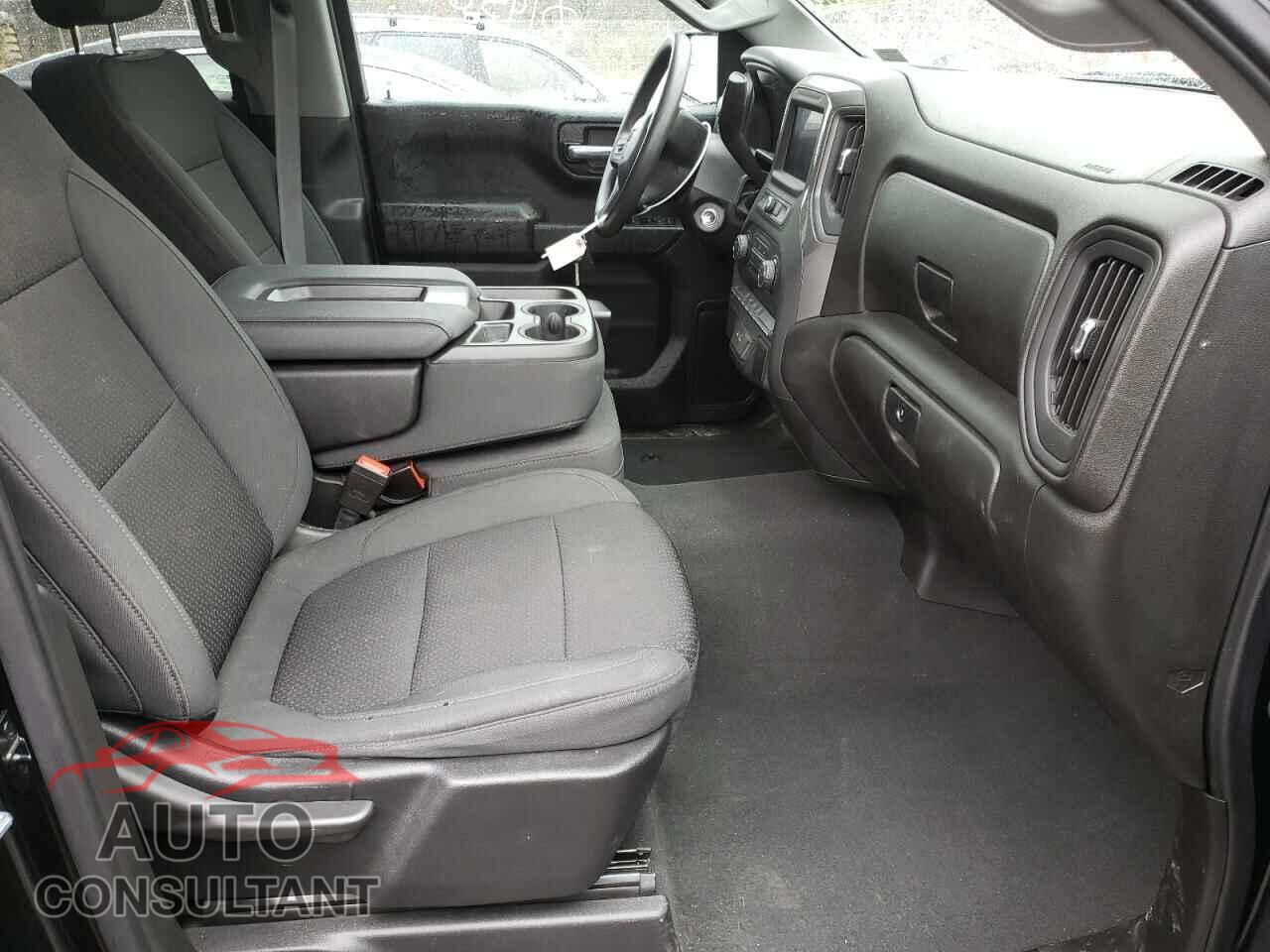 CHEVROLET SILVERADO 2021 - 1GCPYCEF6MZ240628