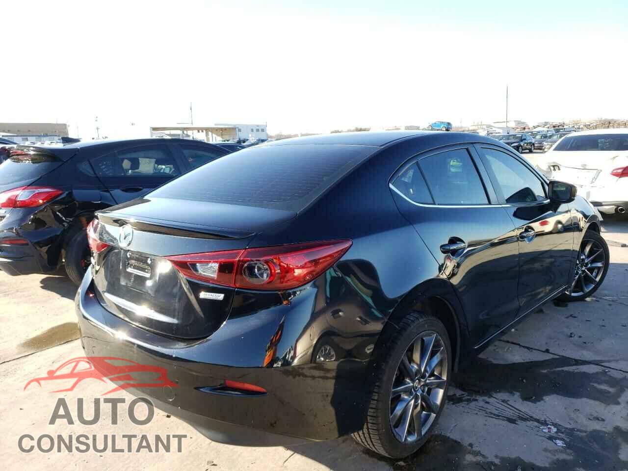 MAZDA 3 2018 - 3MZBN1V39JM180285