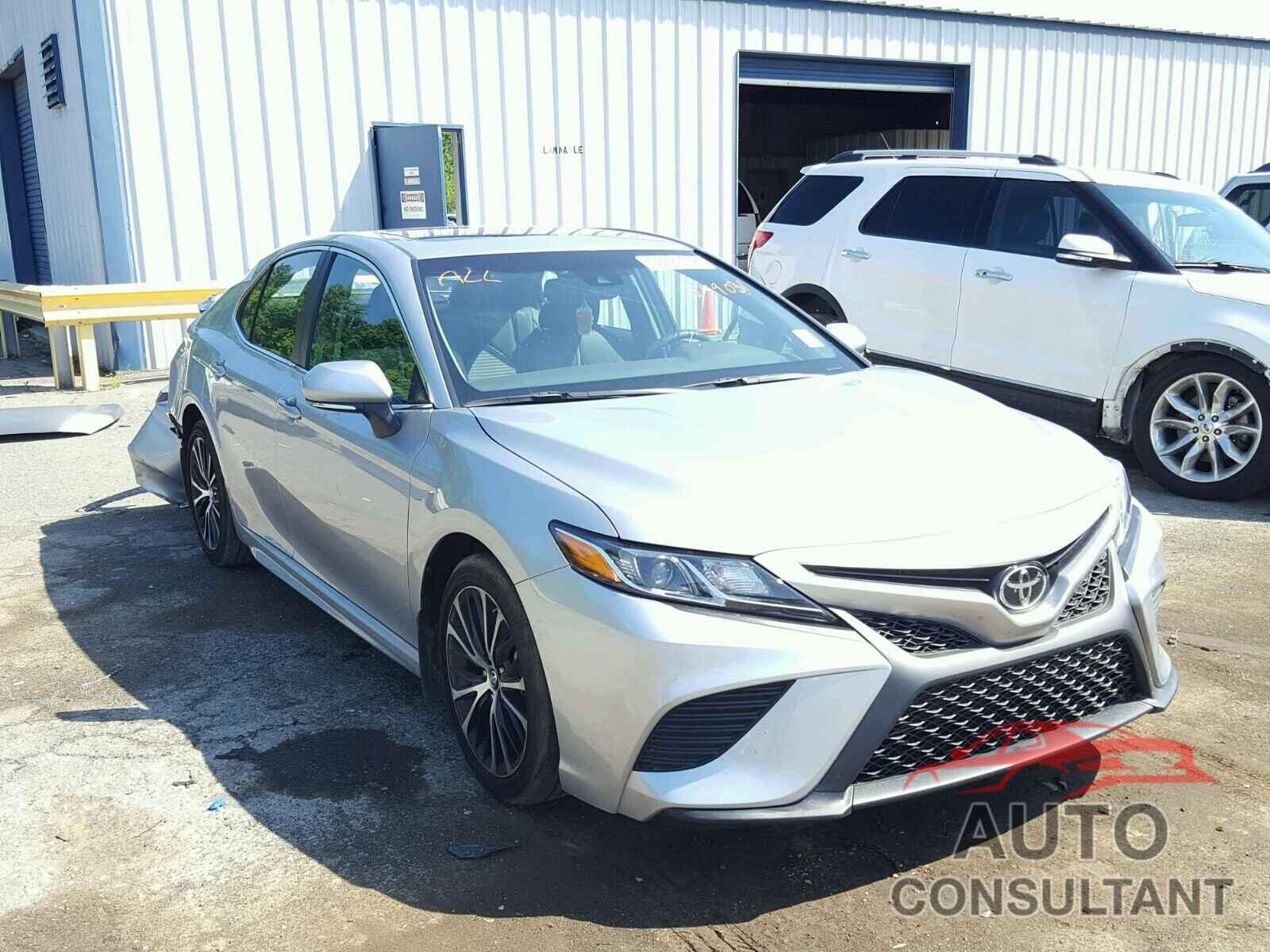 TOYOTA CAMRY 2018 - 4T1B11HK4JU549031