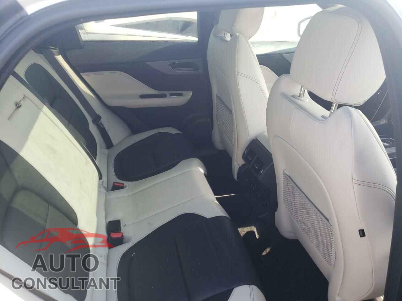 JAGUAR F-PACE 2018 - SADCM2FV8JA276068