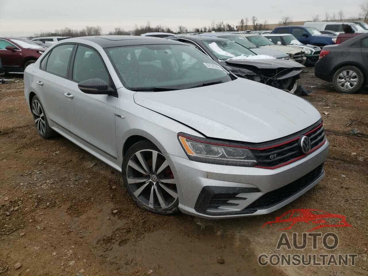 VOLKSWAGEN PASSAT 2018 - 1VWJM7A32JC040474