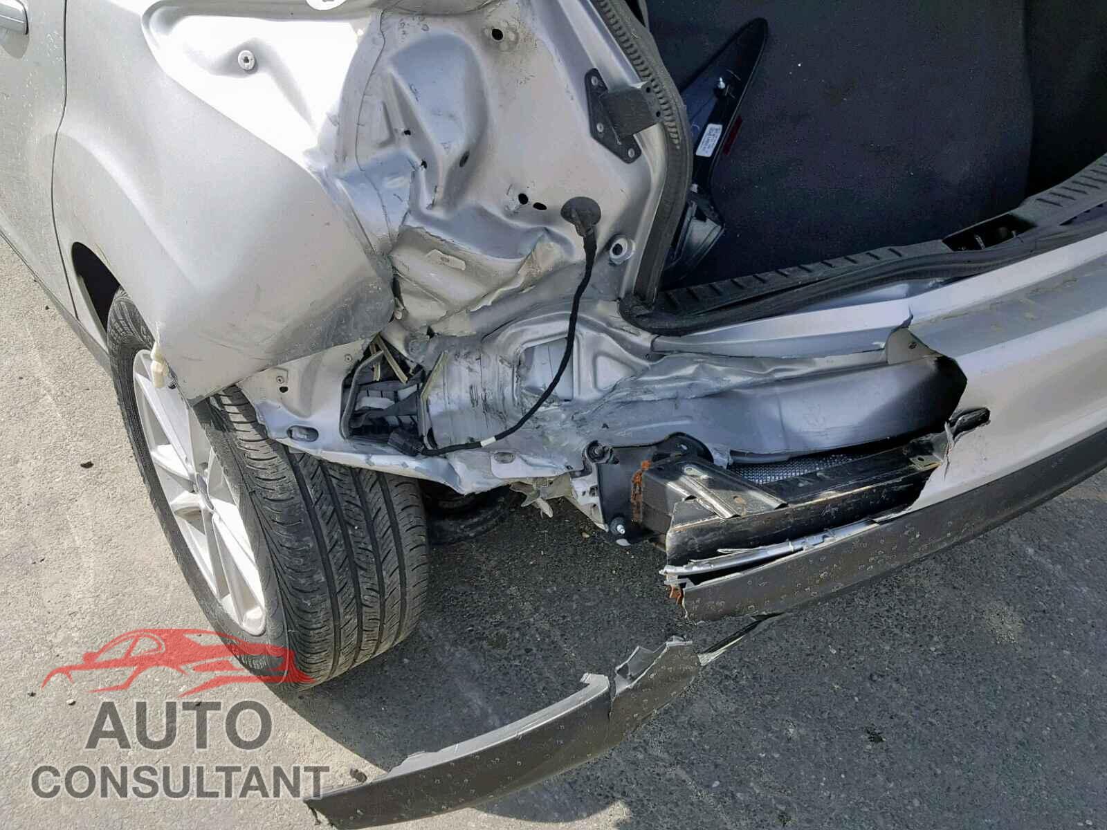 FORD FOCUS SE 2018 - 1N4AA6AP6HC457377