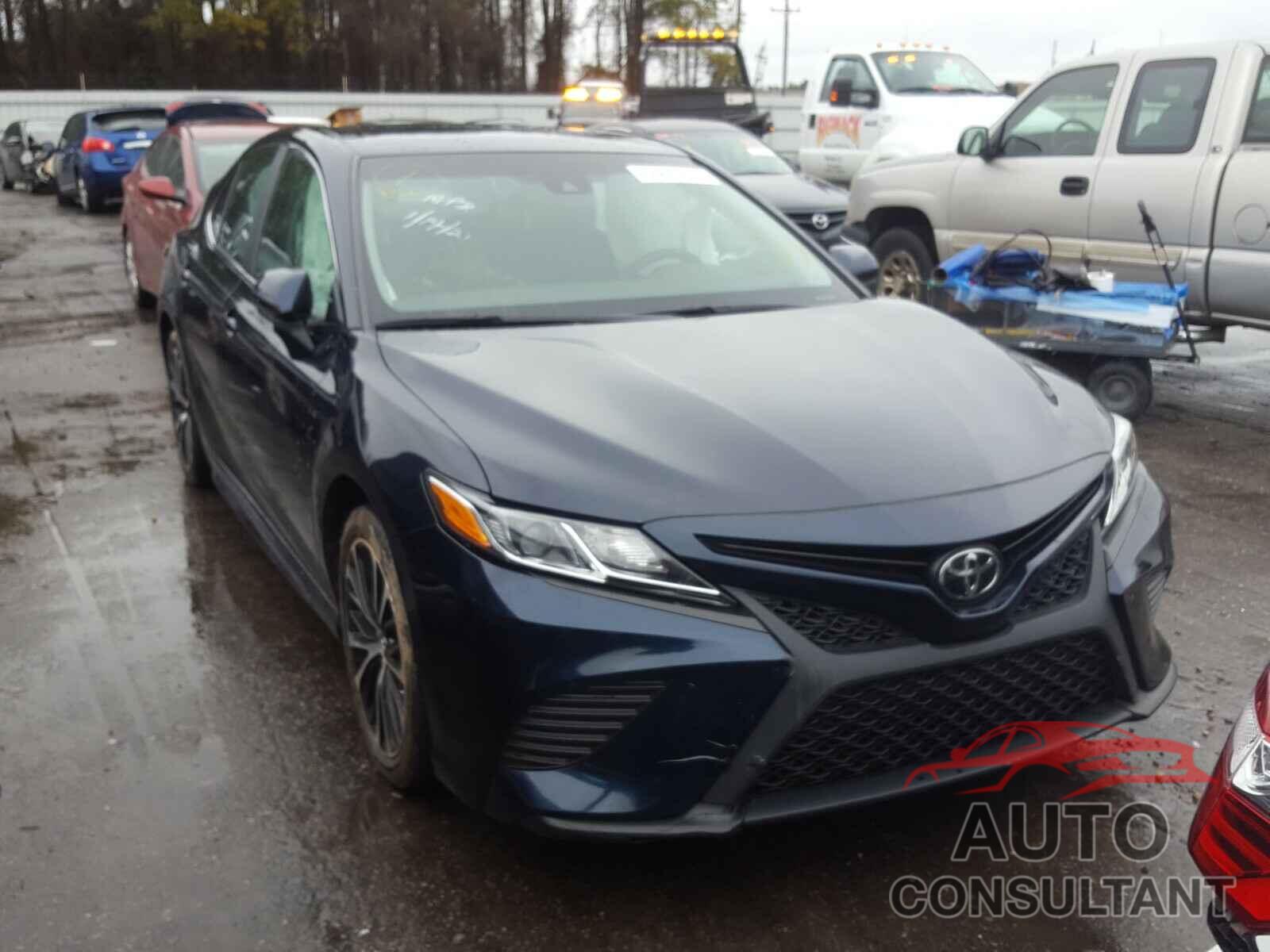 TOYOTA CAMRY 2018 - 4T1B11HK5JU661773