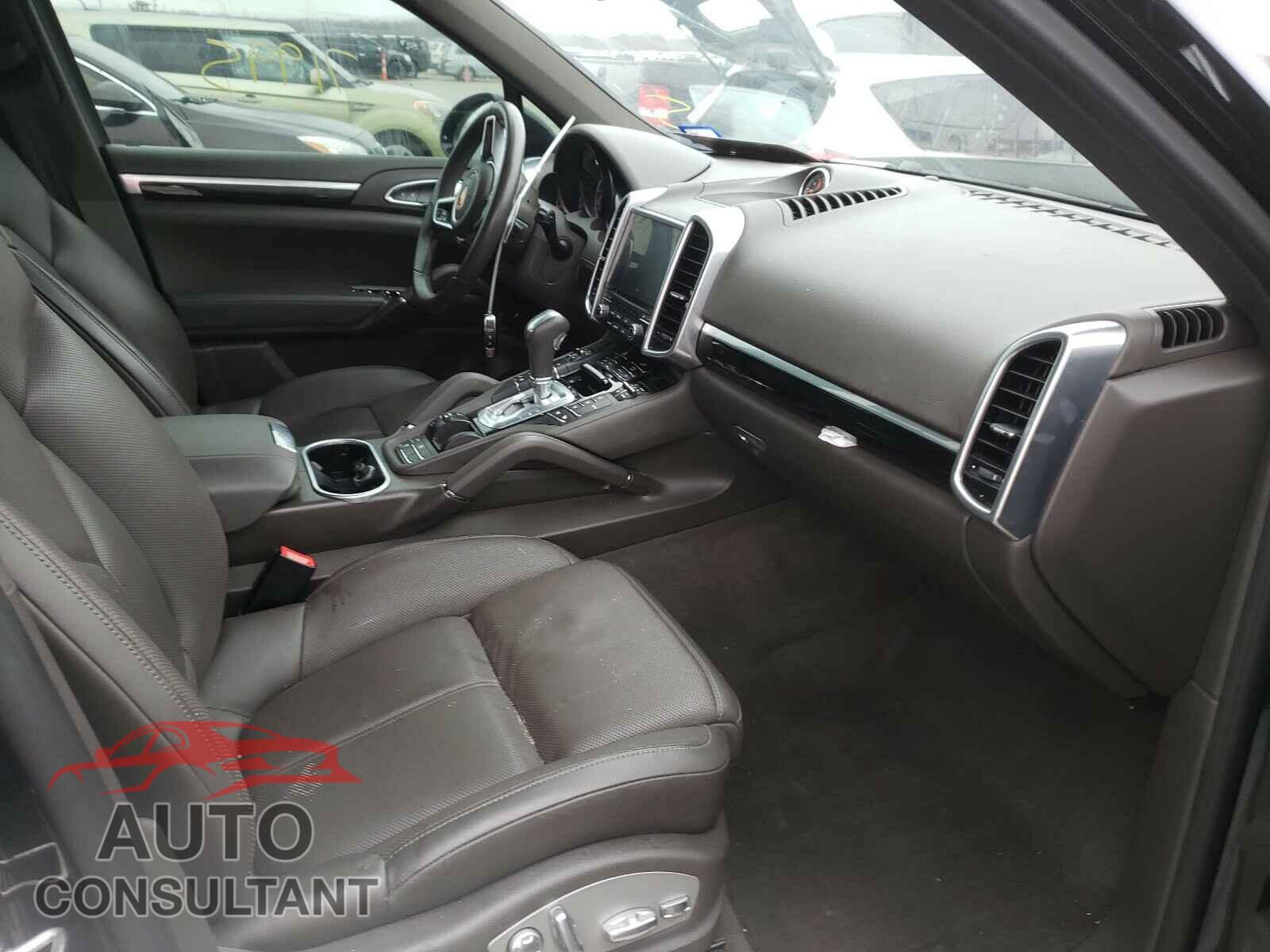PORSCHE CAYENNE 2017 - WP1AA2A26HKA83476