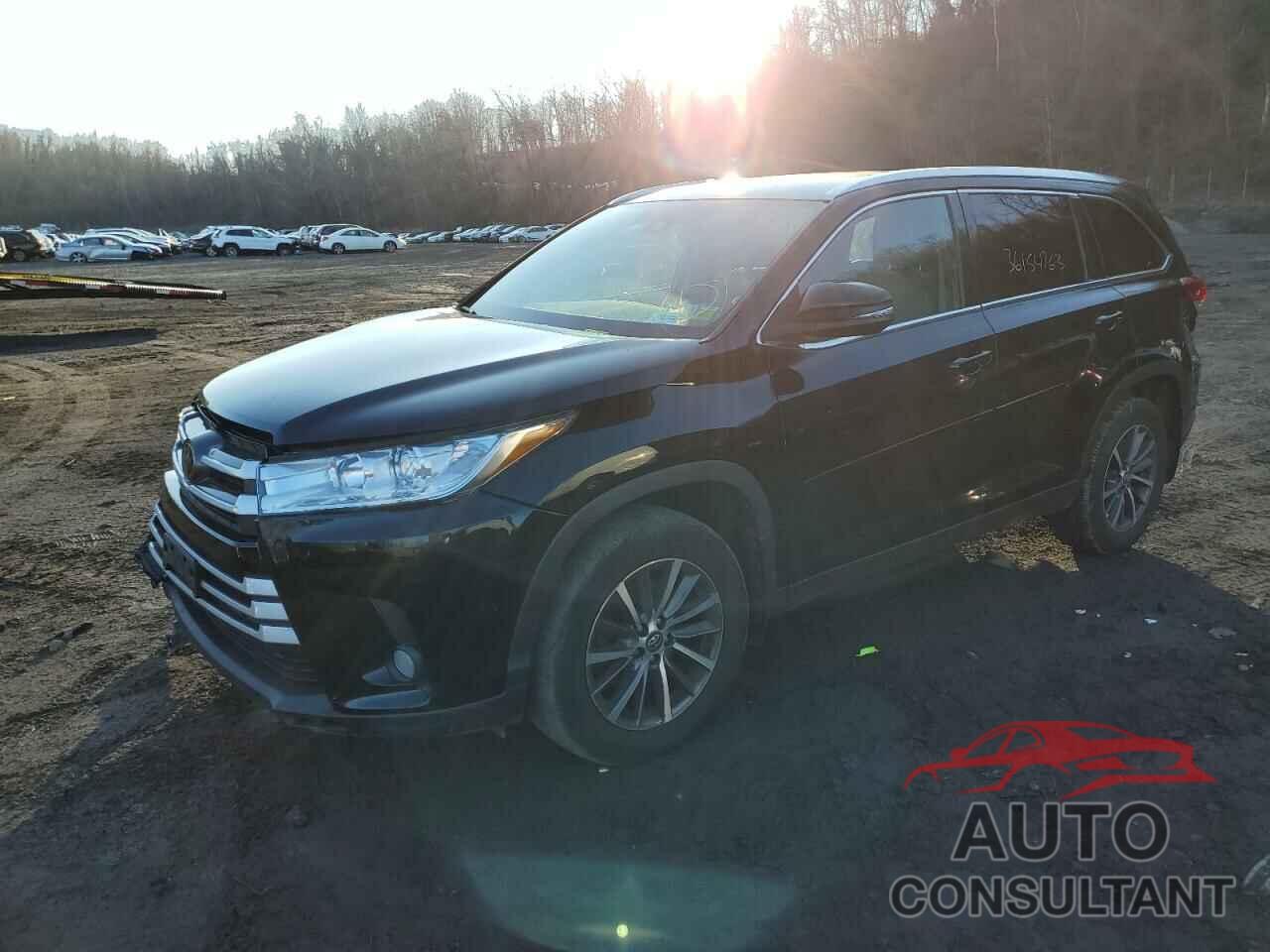 TOYOTA HIGHLANDER 2019 - 5TDJZRFH0KS582046