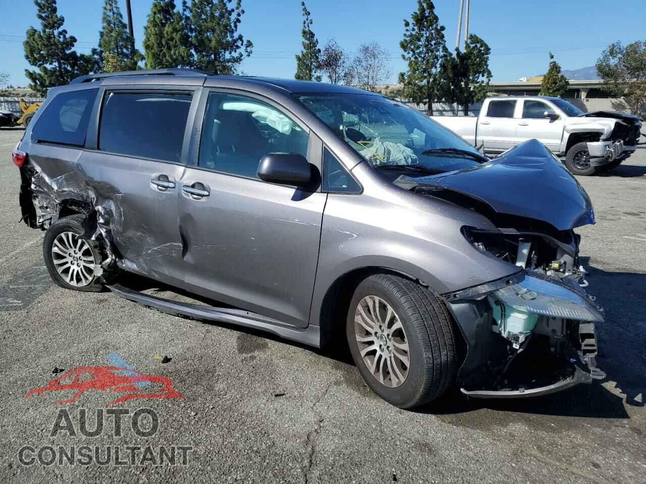 TOYOTA SIENNA 2018 - 5TDYZ3DC3JS921237