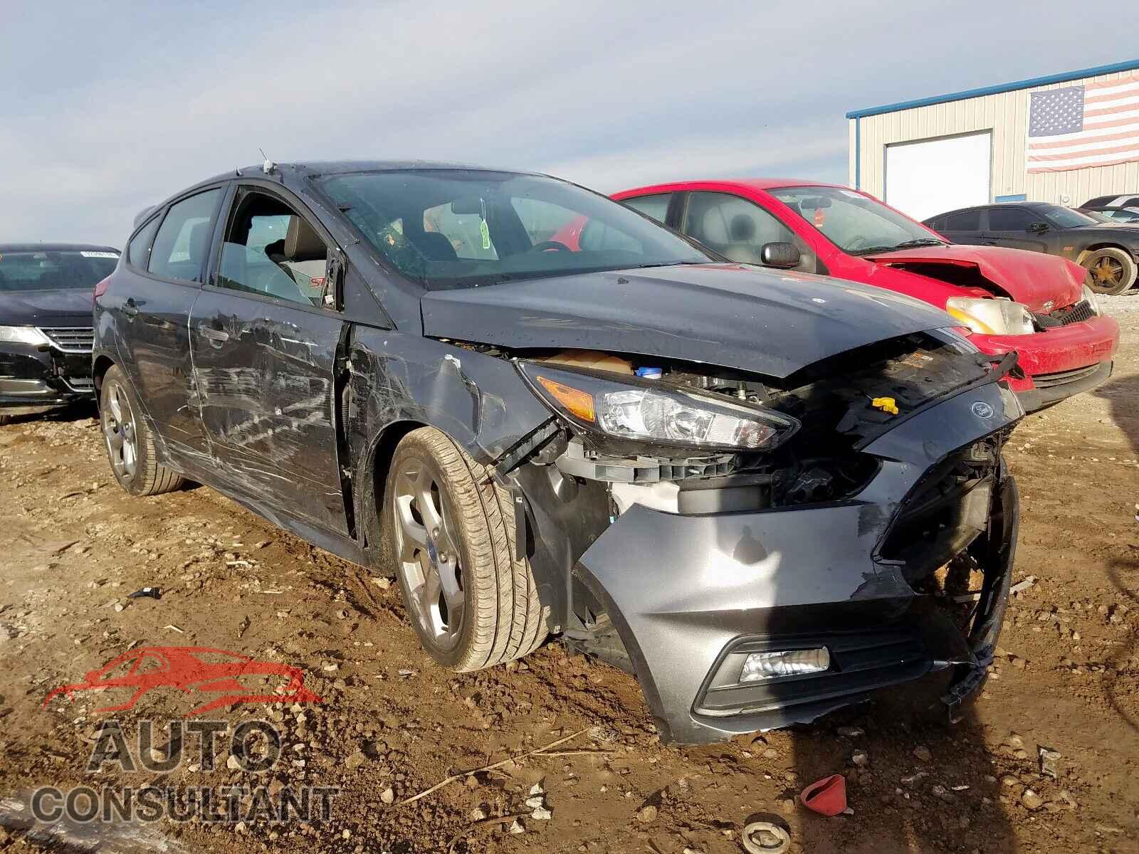 FORD FOCUS 2018 - 1FADP3L97JL325596