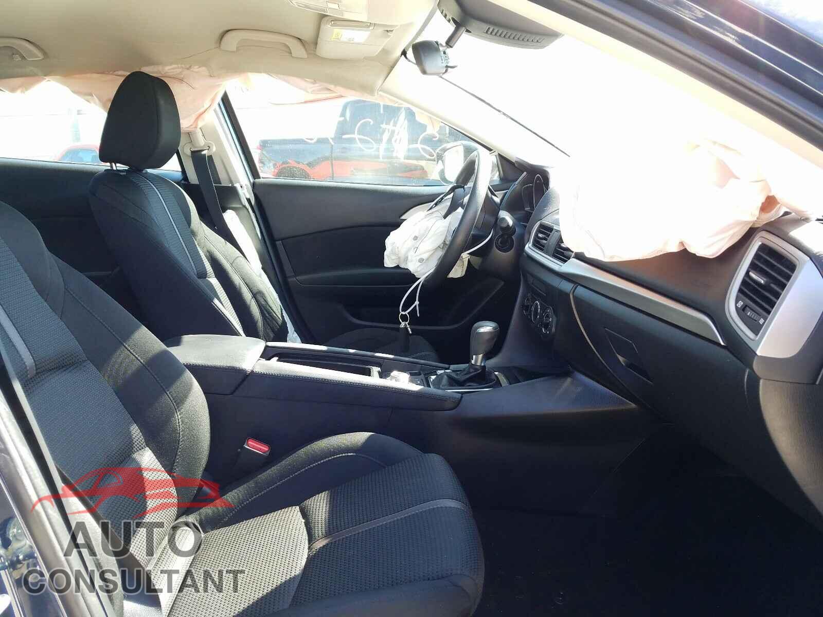 MAZDA 3 2018 - 5YFEPMAE3NP287348