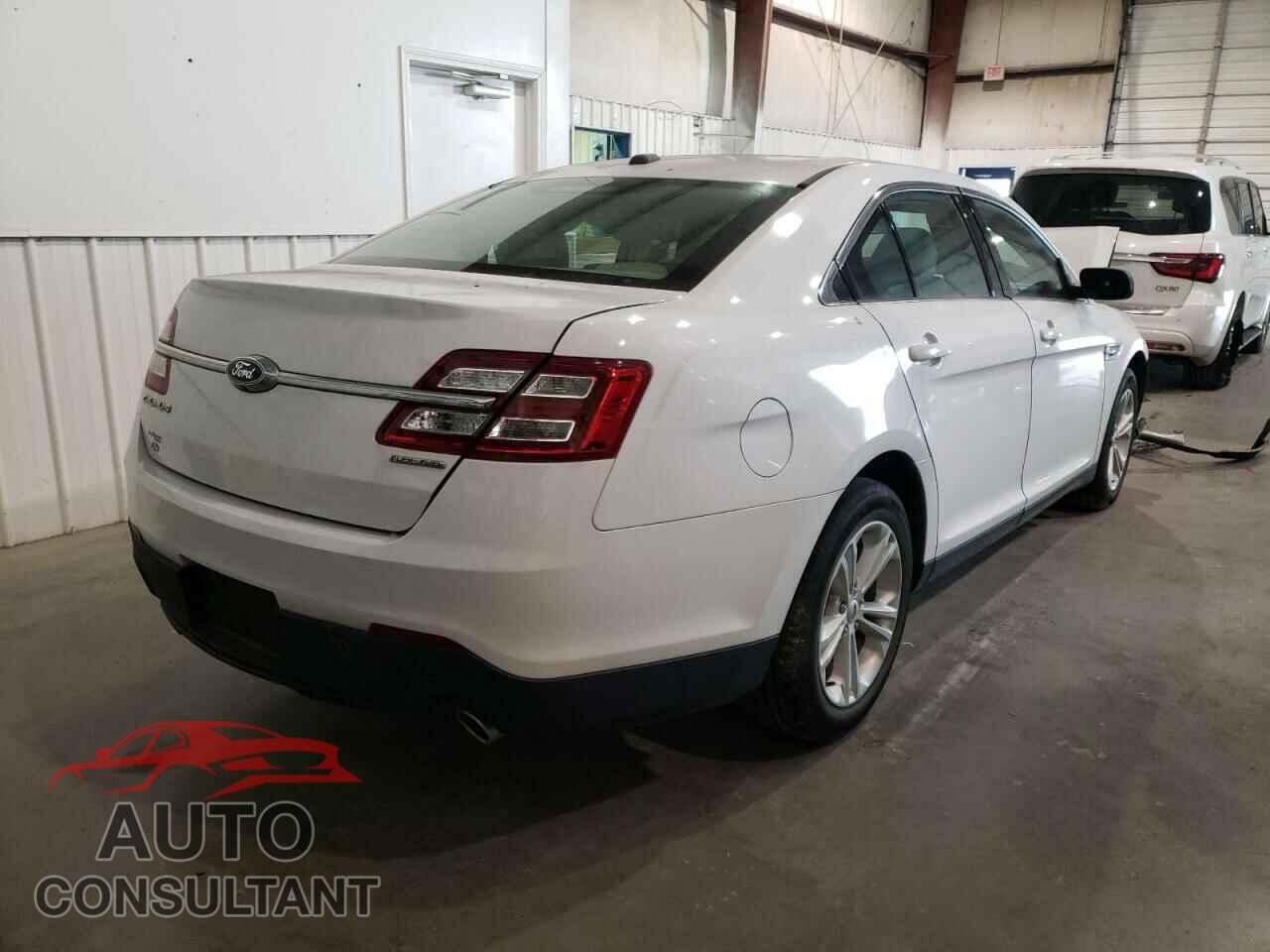FORD TAURUS 2018 - 1FAHP2D80JG139103