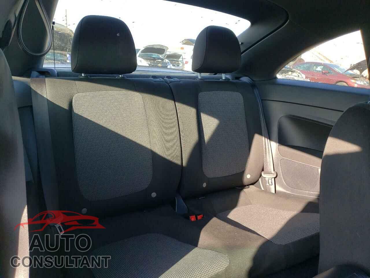 VOLKSWAGEN BEETLE 2017 - 3VWF17AT9HM617542
