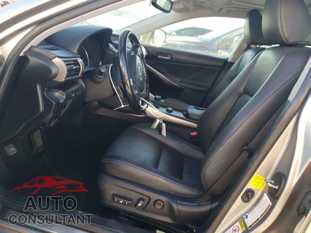 LEXUS IS 2016 - JTHBA1D21G5030837