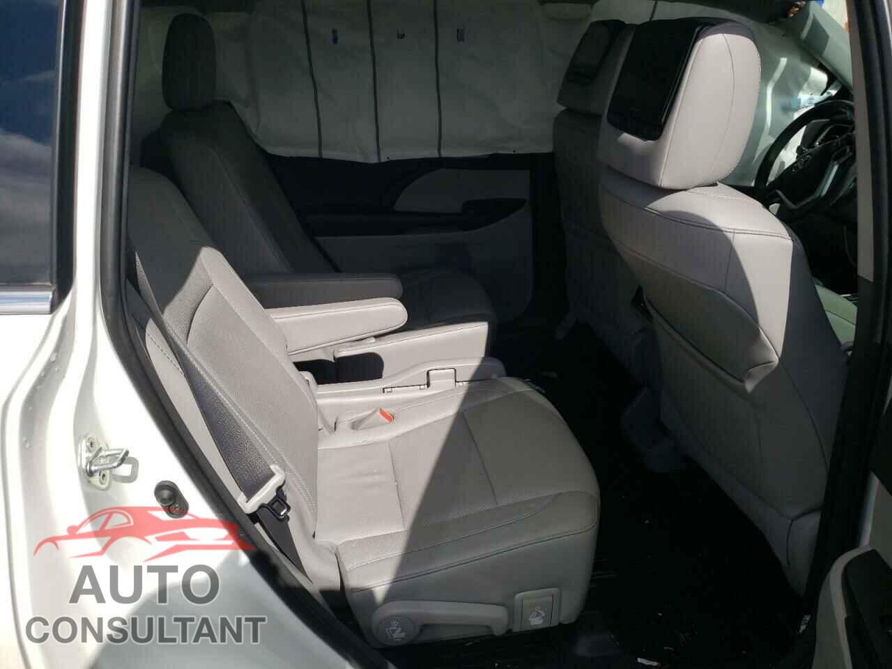 TOYOTA HIGHLANDER 2018 - 5TDDZRFH8JS904783