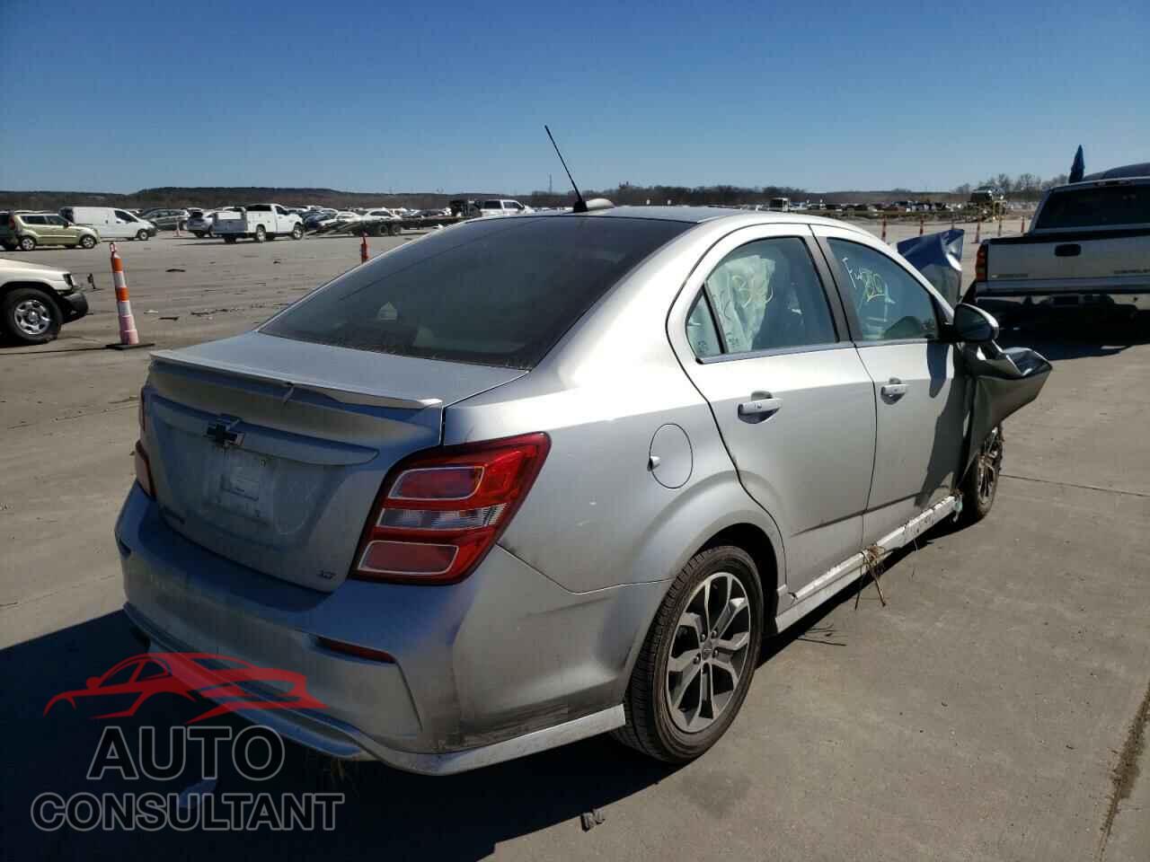 CHEVROLET SONIC 2018 - 1G1JD5SH9J4125641