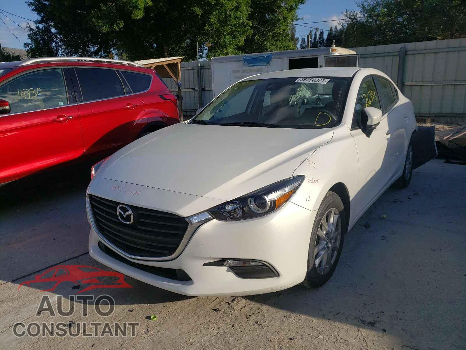 MAZDA 3 2018 - 3MZBN1U76JM188705