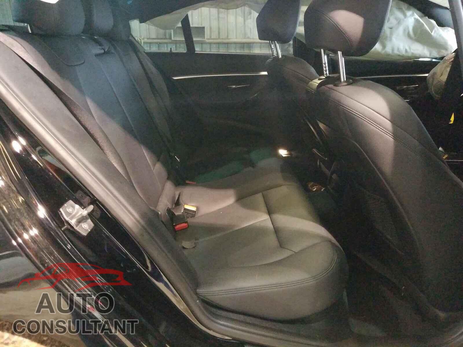BMW 3 SERIES 2016 - WBA8E9G52GNU30455