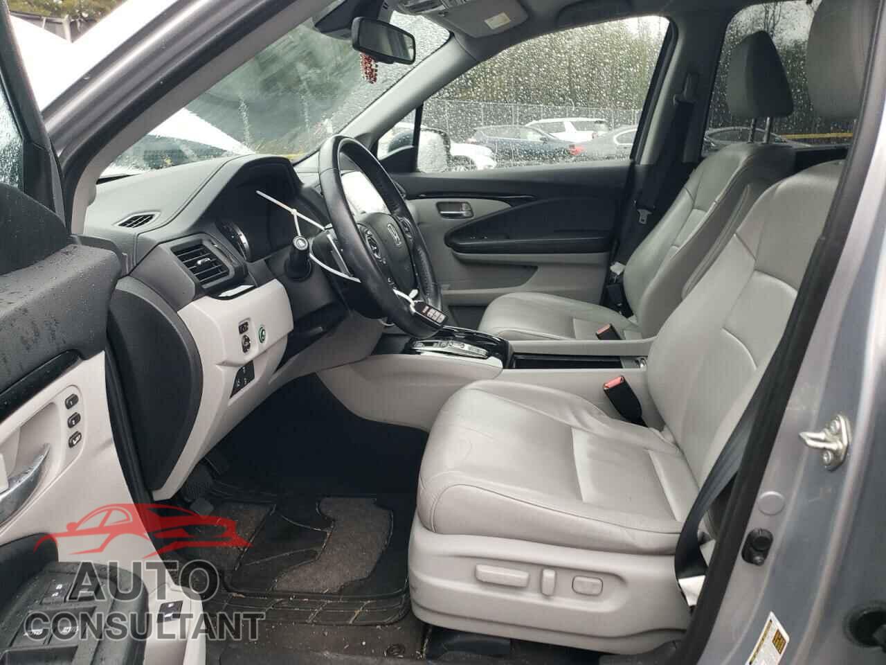 HONDA PILOT 2017 - 5FNYF5H98HB024089