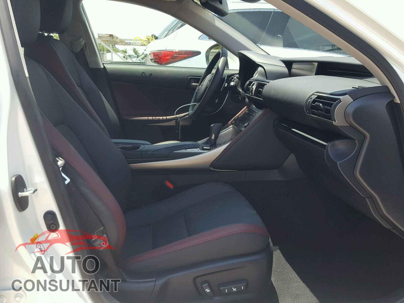 LEXUS IS 2018 - JTHBA1D25J5075951
