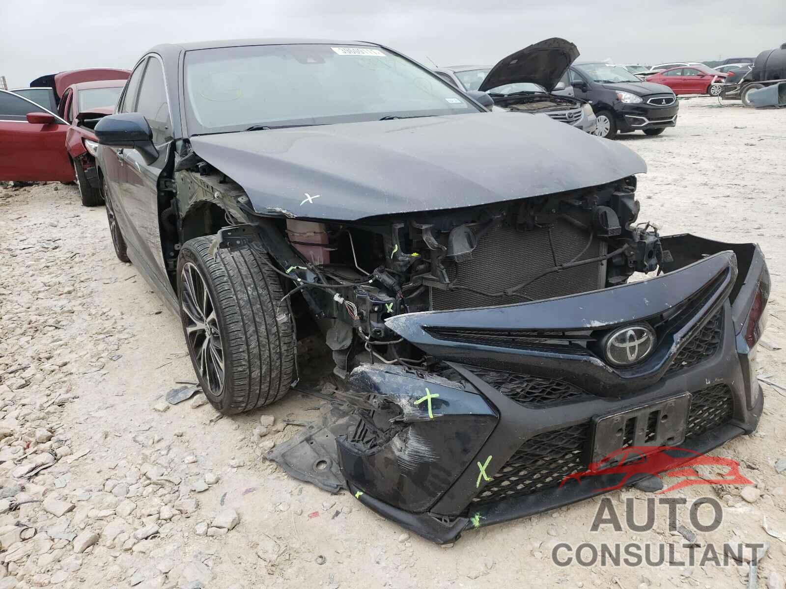 TOYOTA CAMRY 2018 - 4T1B11HK4JU644317