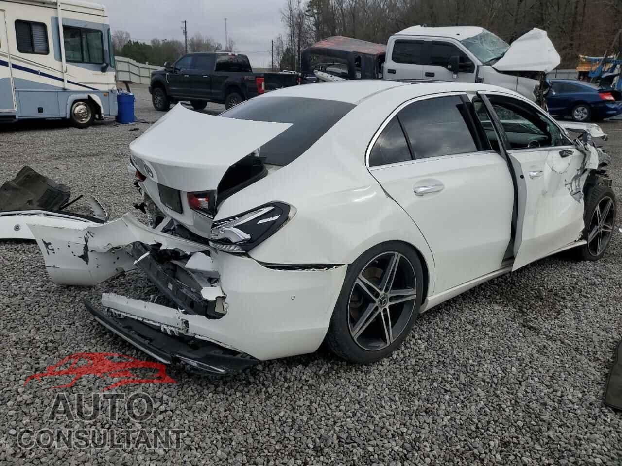 MERCEDES-BENZ A-CLASS 2019 - WDD3G4EB5KW011382
