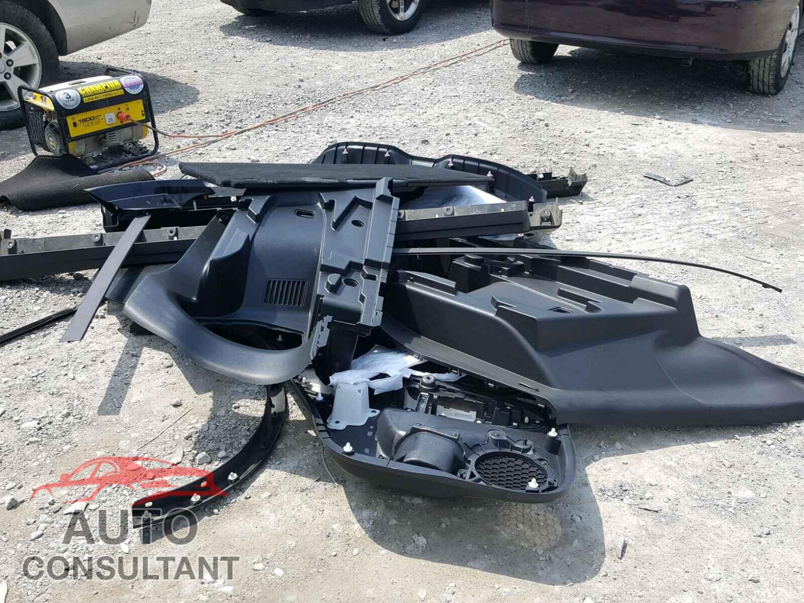 NISSAN ROGUE S 2015 - KNMAT2MV2FP527373