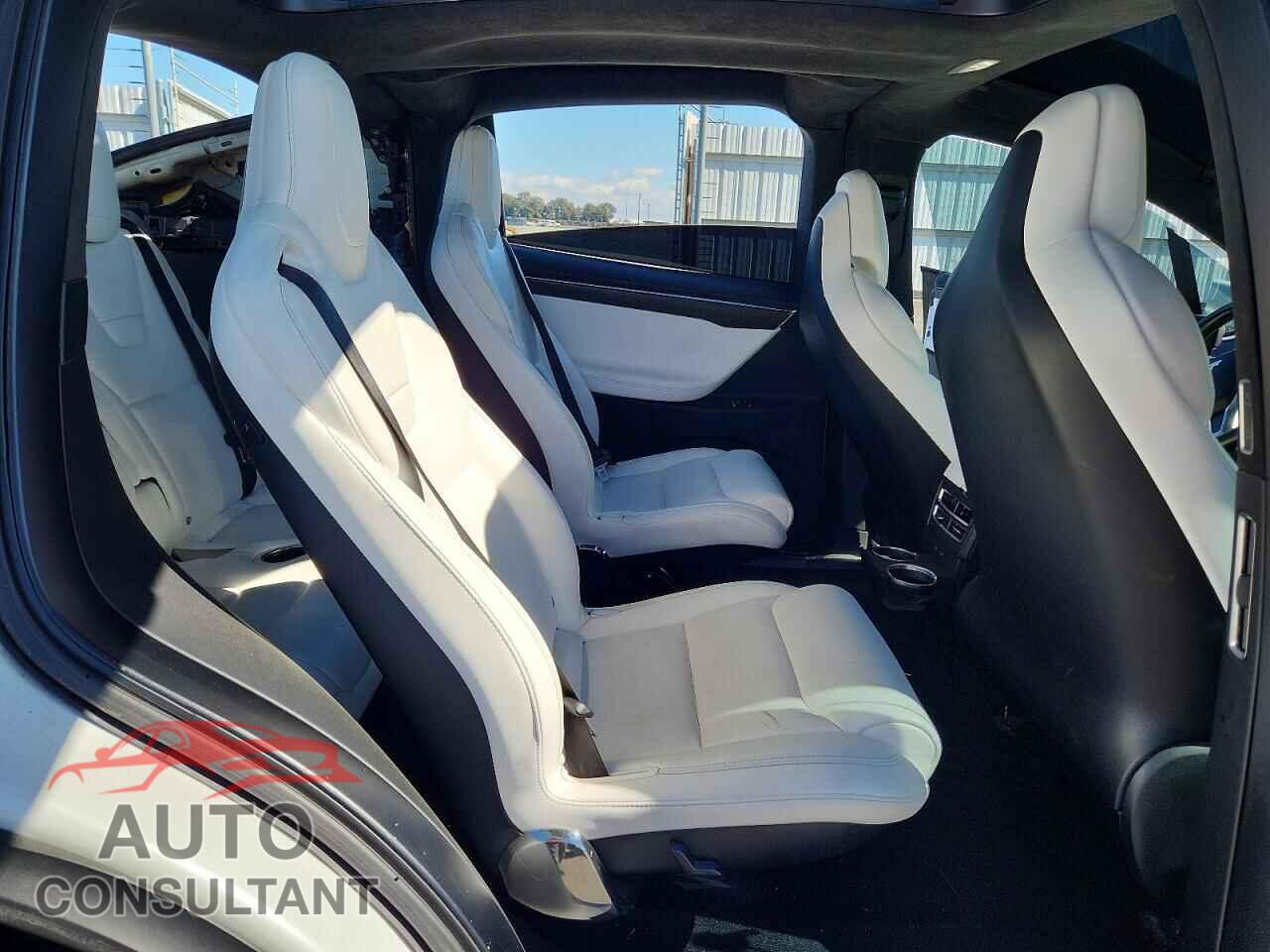 TESLA MODEL X 2017 - 5YJXCBE28HF061203