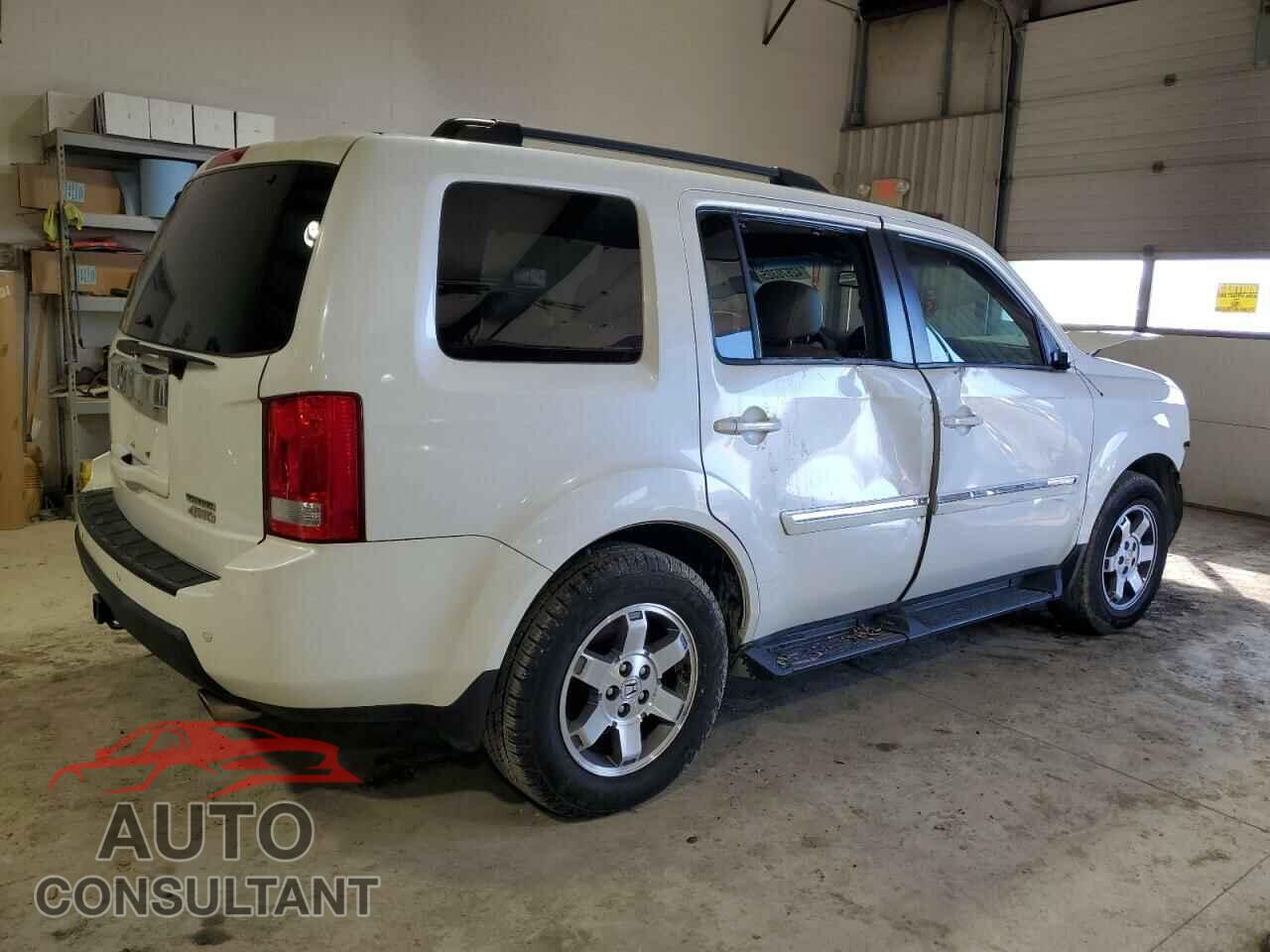 HONDA PILOT 2011 - 5FNYF4H93BB010540