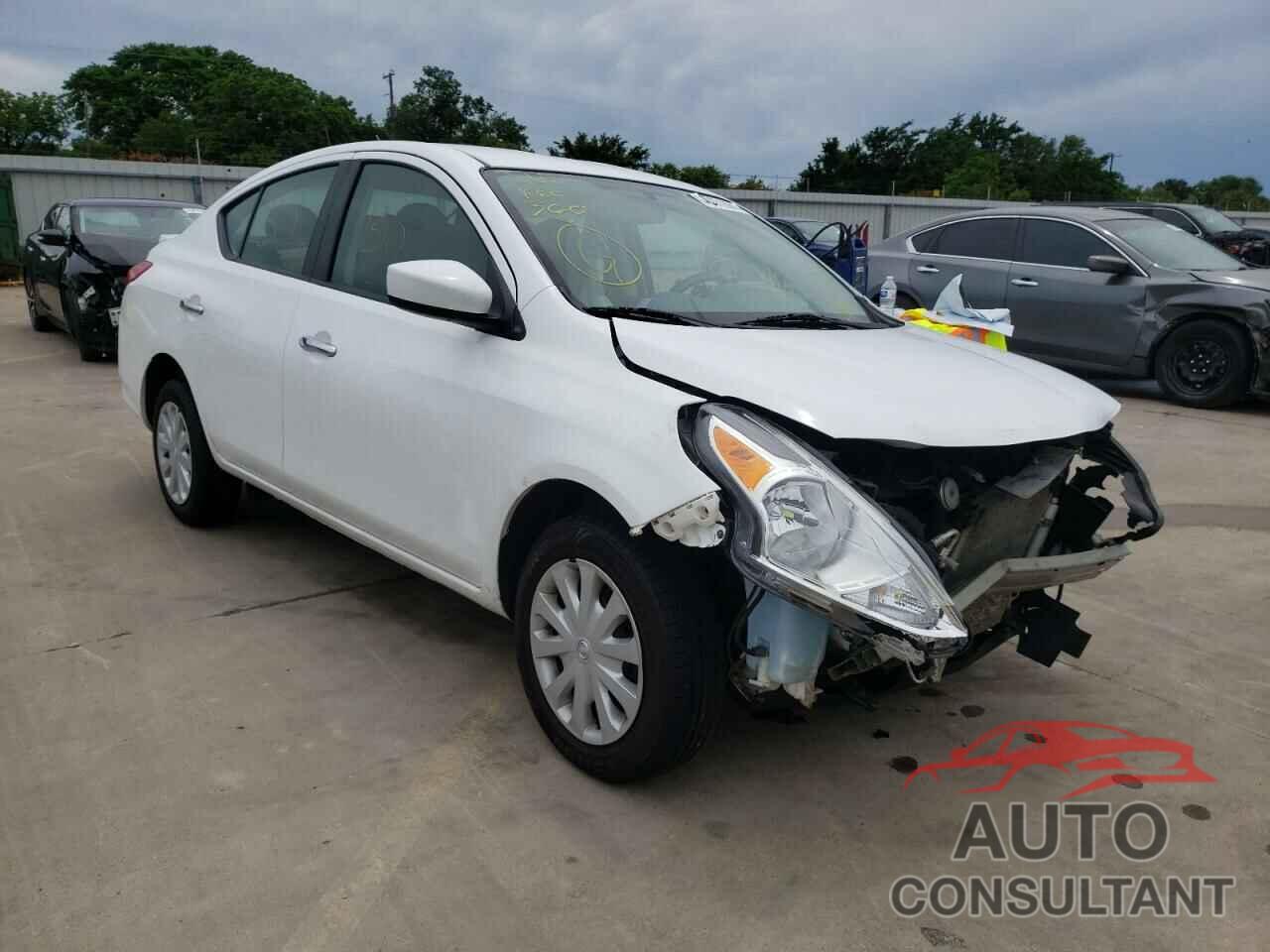 NISSAN VERSA 2018 - 3N1CN7AP0JL832061