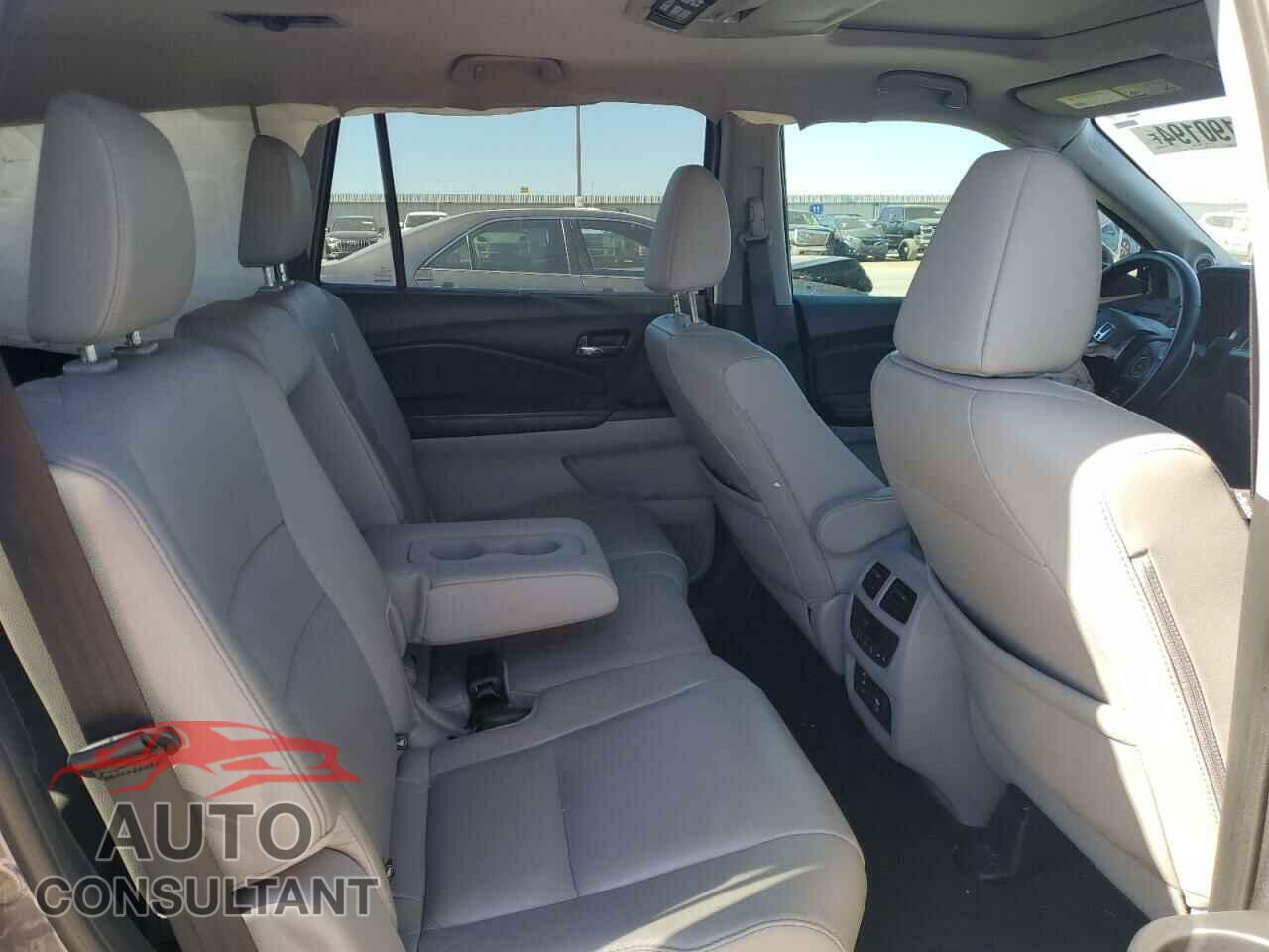 HONDA PILOT 2017 - 5FNYF5H9XHB014809