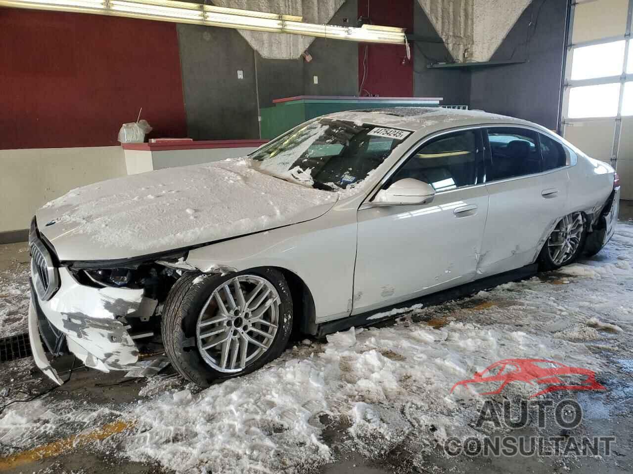 BMW 5 SERIES 2024 - WBA43FJ08RCS37855