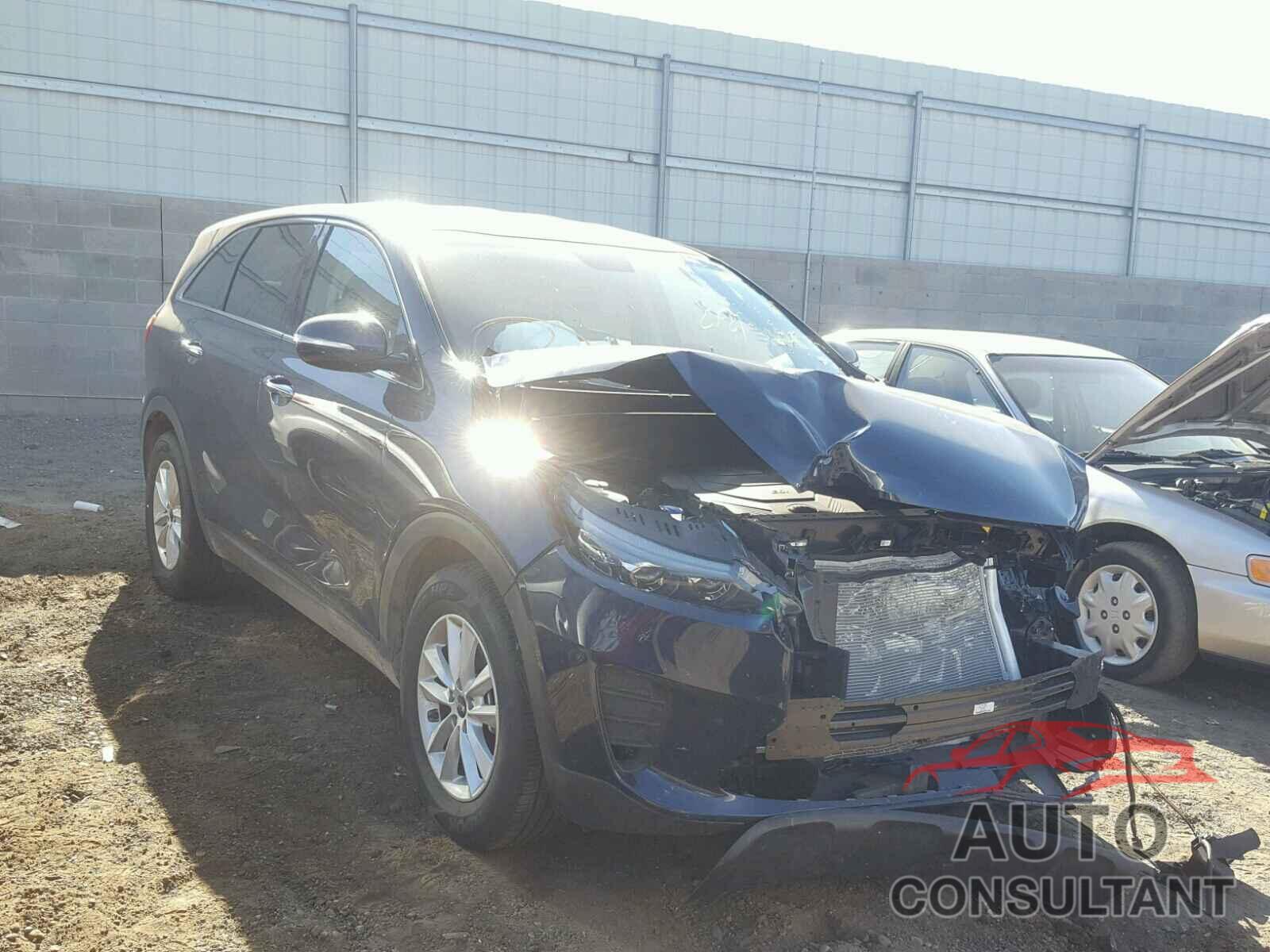 KIA SORENTO LX 2019 - 5XYPG4A56KG455735