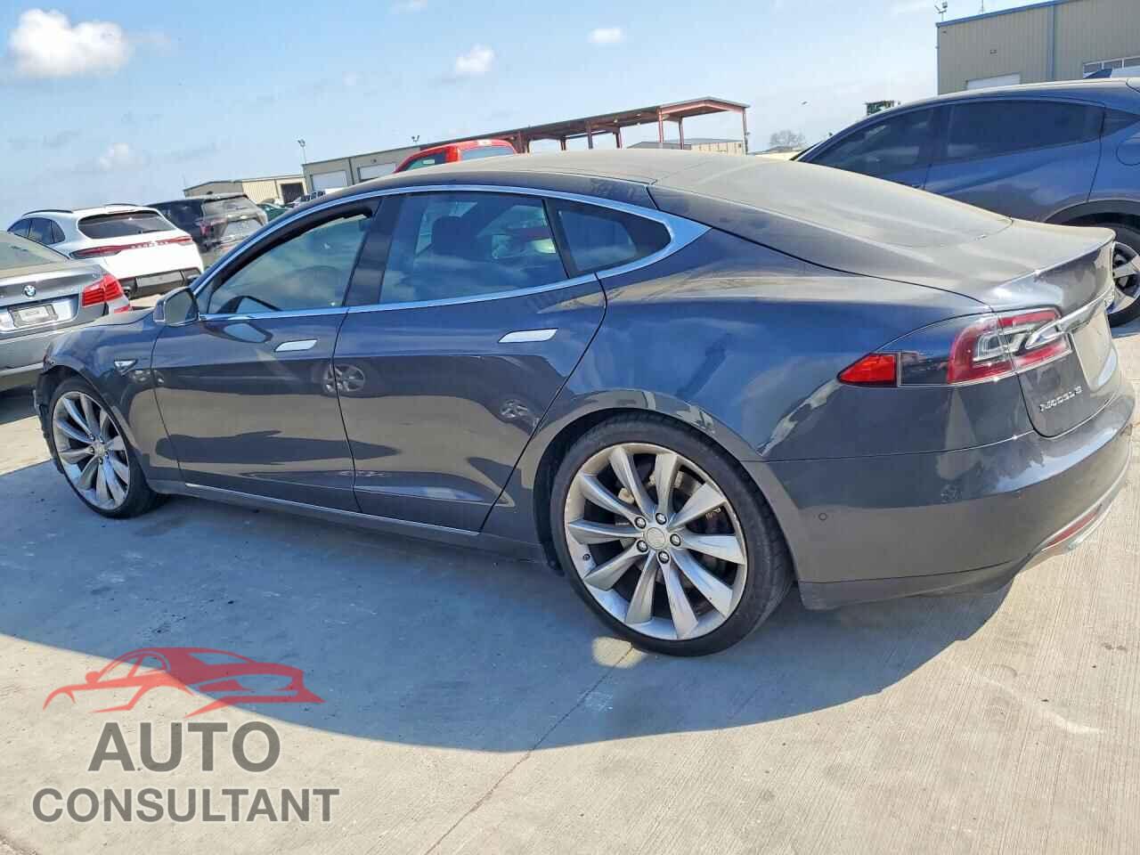 TESLA MODEL S 2015 - 5YJSA1E11FF110532